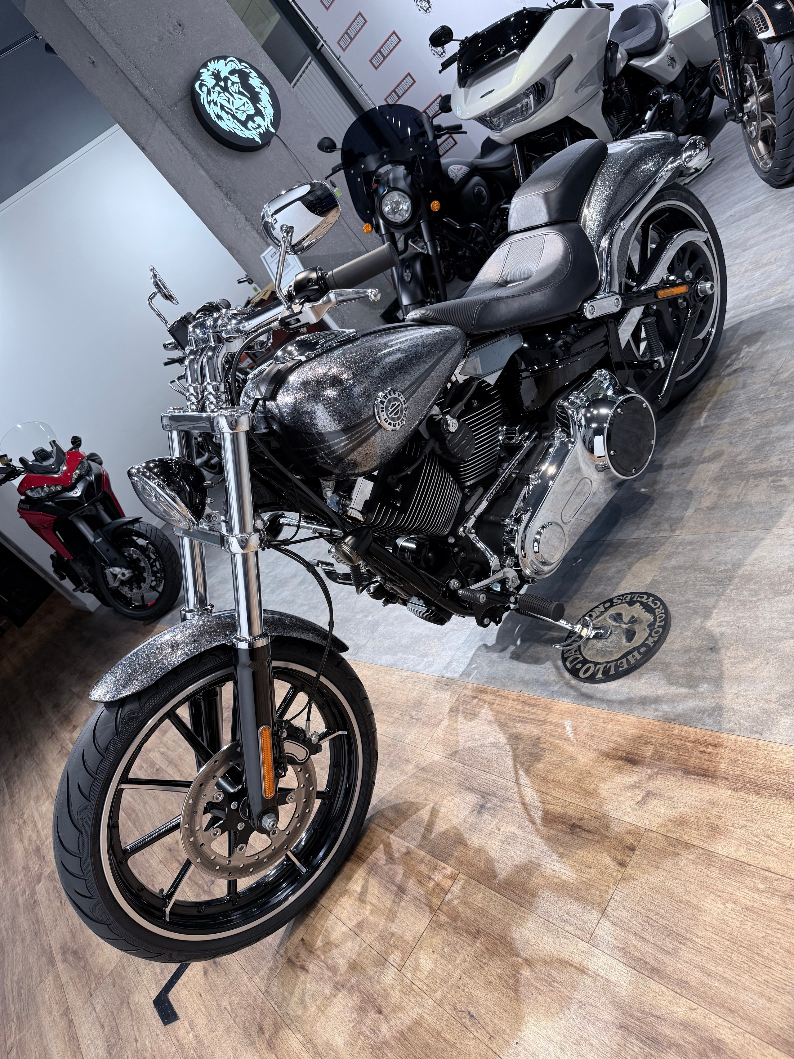 Купить Harley-Davidson Breakout ABS Hard Candy Custom (Softail/Dyna) — подробнее на сайте. Hello Davidson, Москва. Только хорошие мотоциклы…