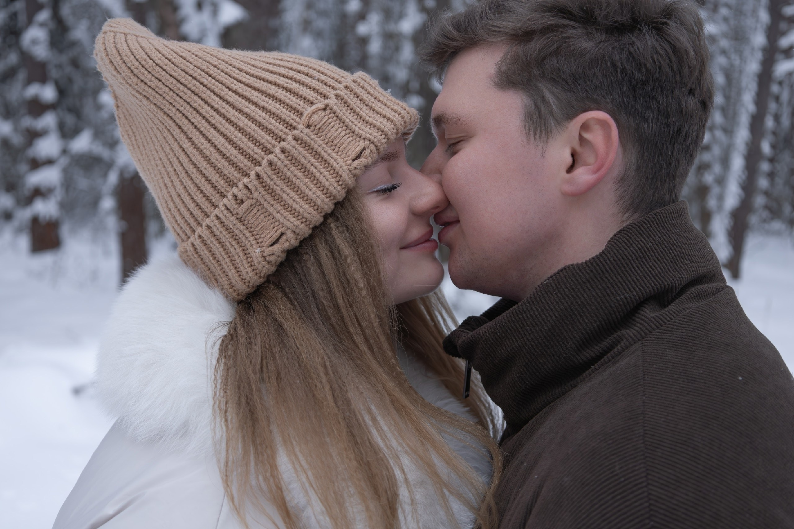 Love Story,Фотосессия,Пара,Влюблённая пара,Зимний лес,Любовь,смех,радость,нежность,поцелуй,поцелуи
