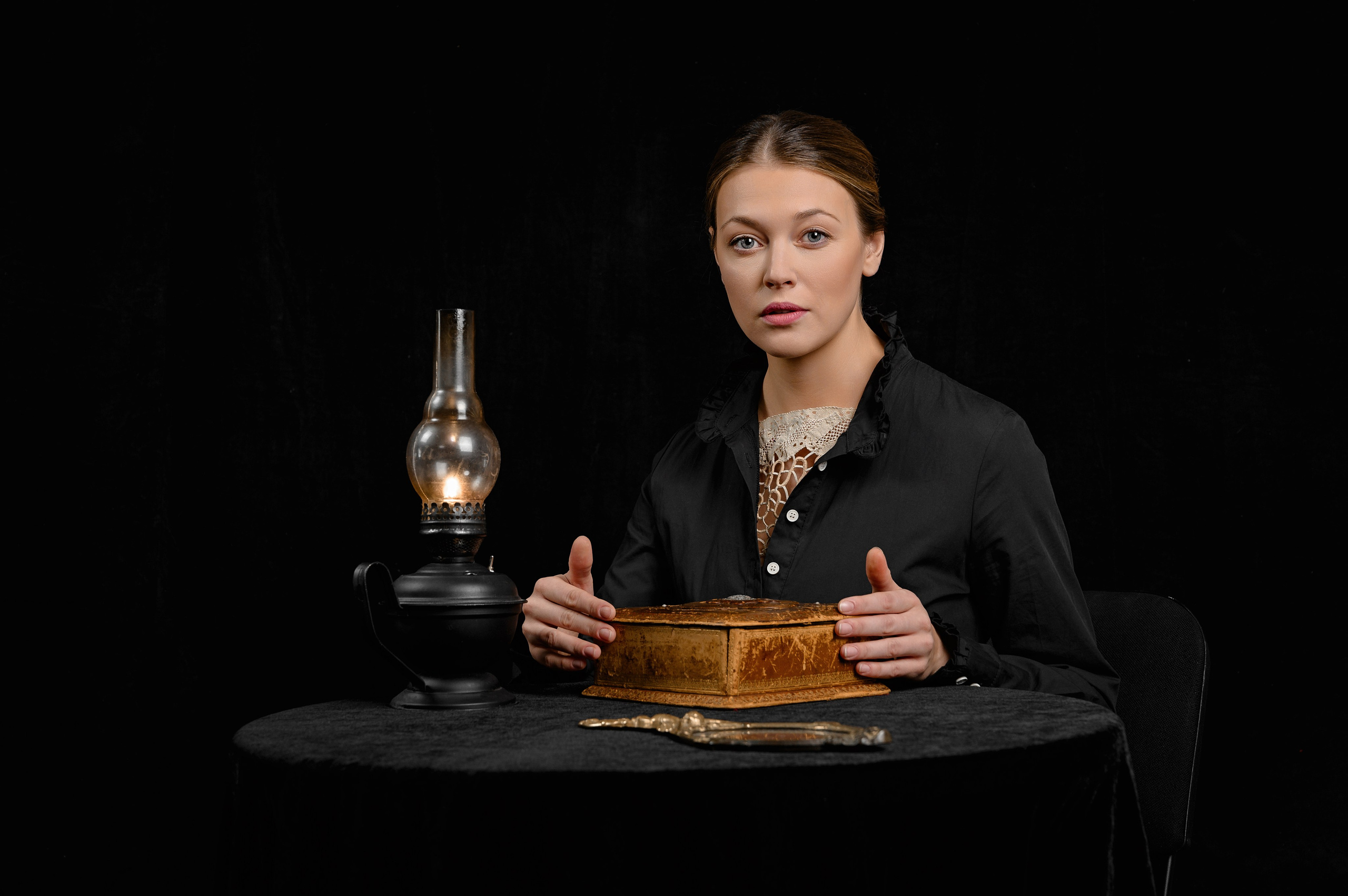 АФИША СПЕКТАКЛЯ «БЕДНОСТЬ НЕ ПОРОК». РЕПОРТАЖНЫЙ И БИЗНЕС ФОТОГРАФ В МОСКВЕ, ЕГОР НИКОЛАЕВ