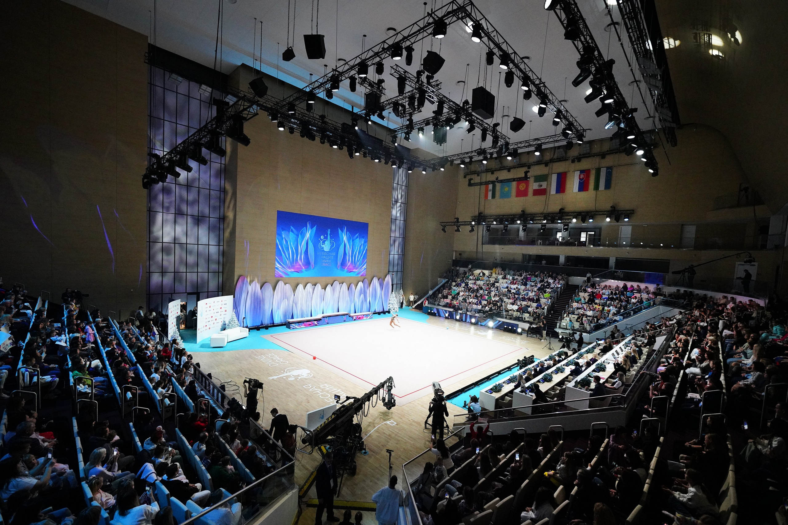 Репортажный фотограф в Сочи — профессиональная съёмка событий и мероприятий. Профессиональная фотосъемка в Сочи: репортаж, предметная, ювелирная фотосъемка, недвижимость, фуд-фотография. Фотограф Александр Афанасьев