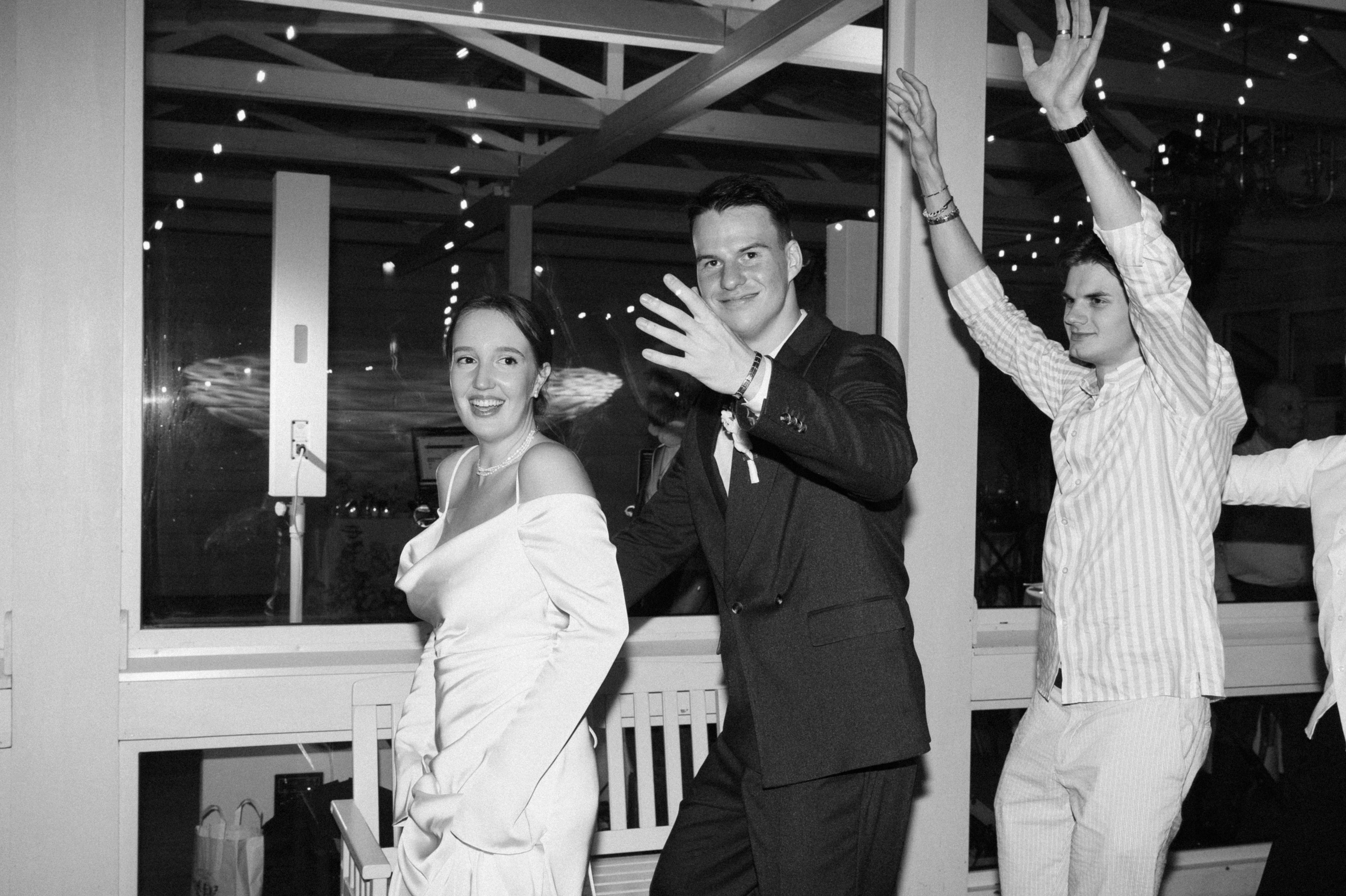 Лёня и Юля. Питер. От утра в отеле до вечеринки в ресторане на заливе. Цифра и плёнка. Свадебный фотограф Катерина Чулкова