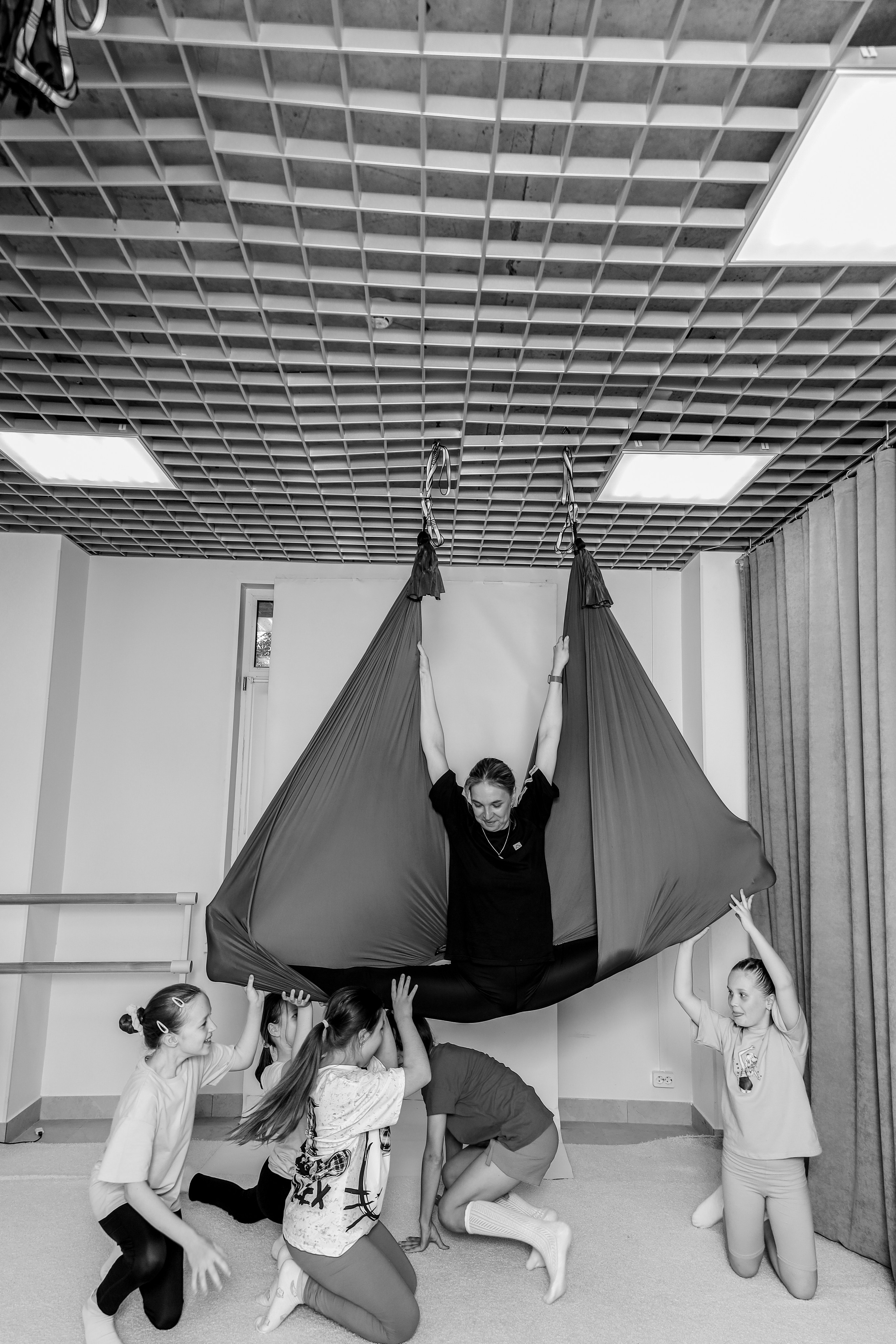 Детская аэройога. Фотограф Надршина Лилия