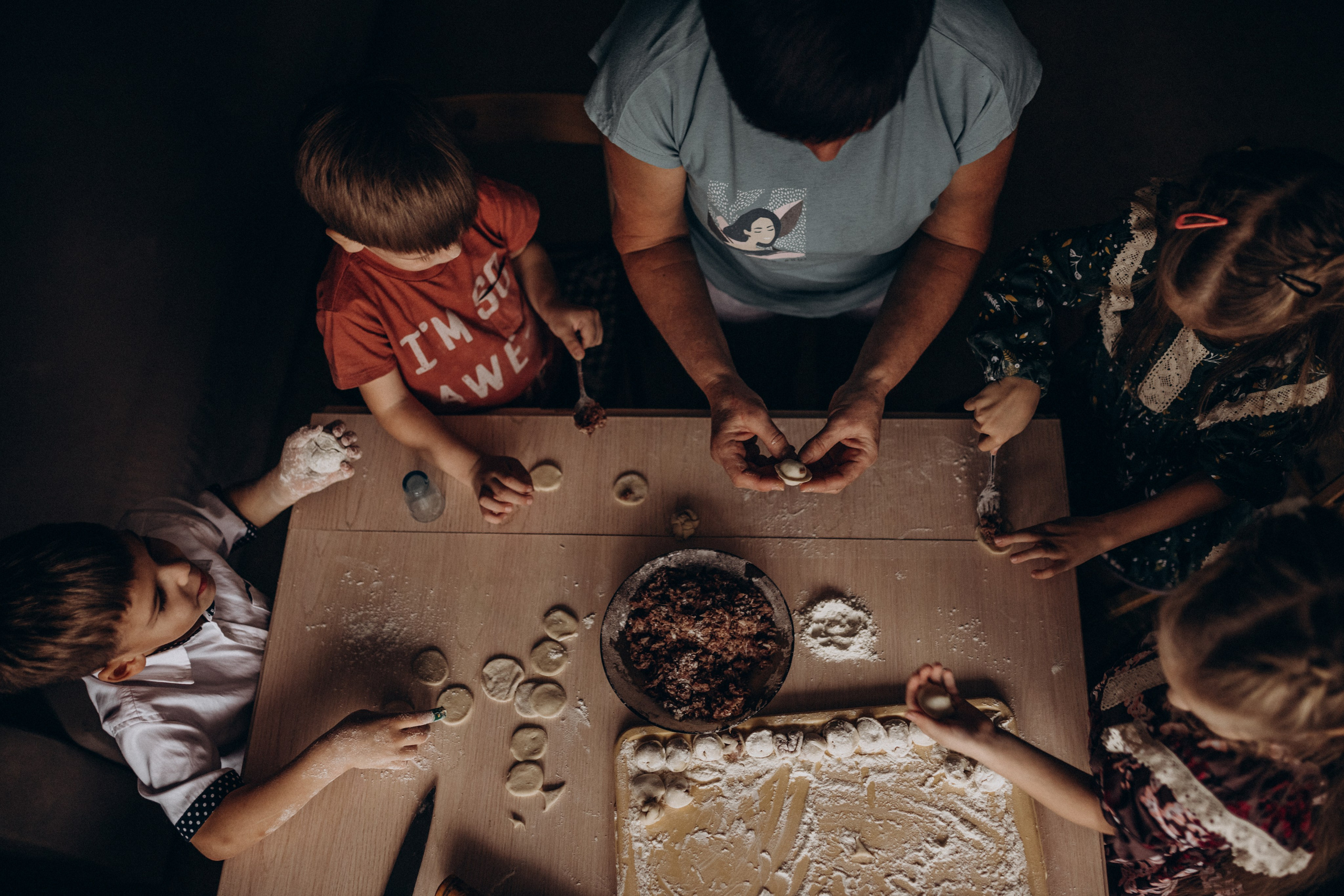 Бабушка с внуками. Семейный фотограф lifestyle в Новосибирске Елена Шпилевая