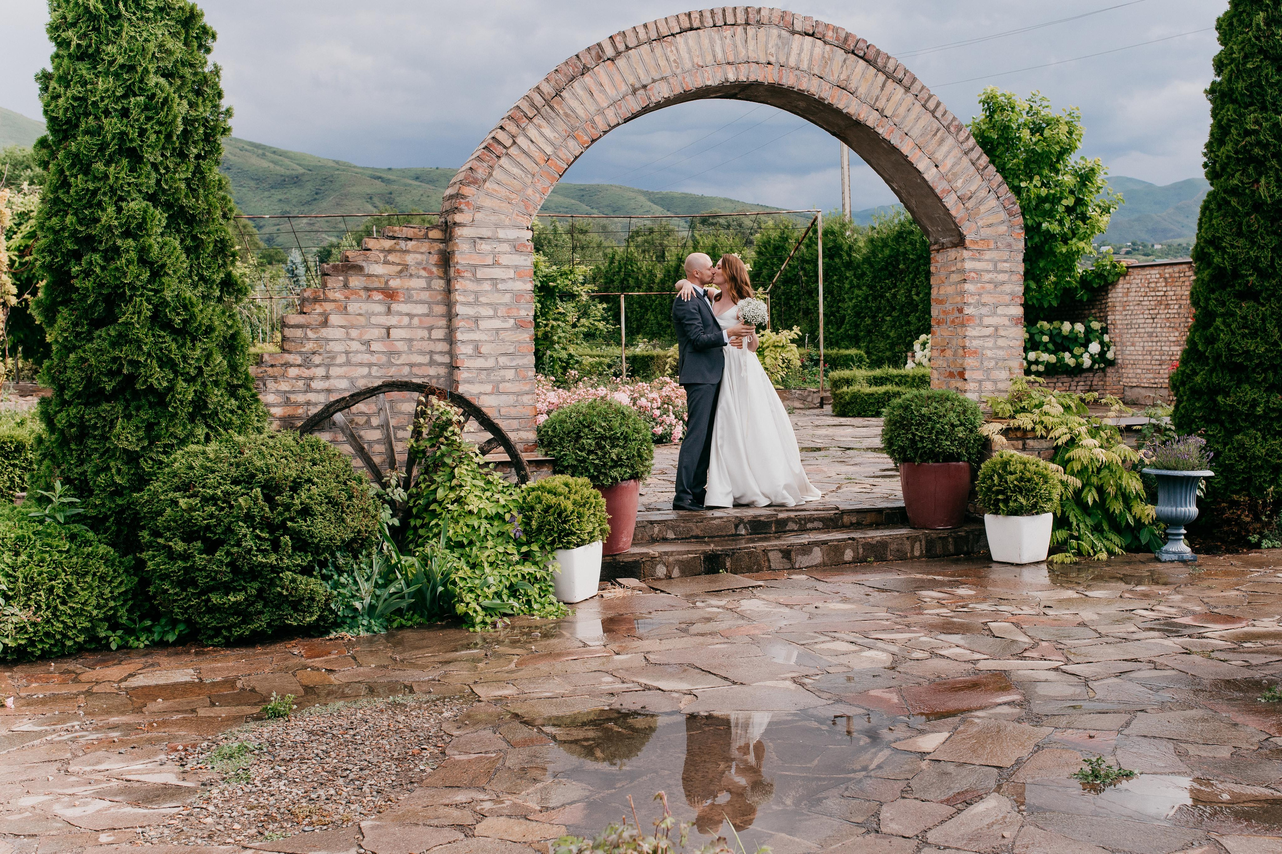 Погода была ужасная, Невеста была прекрасная)))). Свадебный и семейный фотограф в Алматы Laura Dosmann