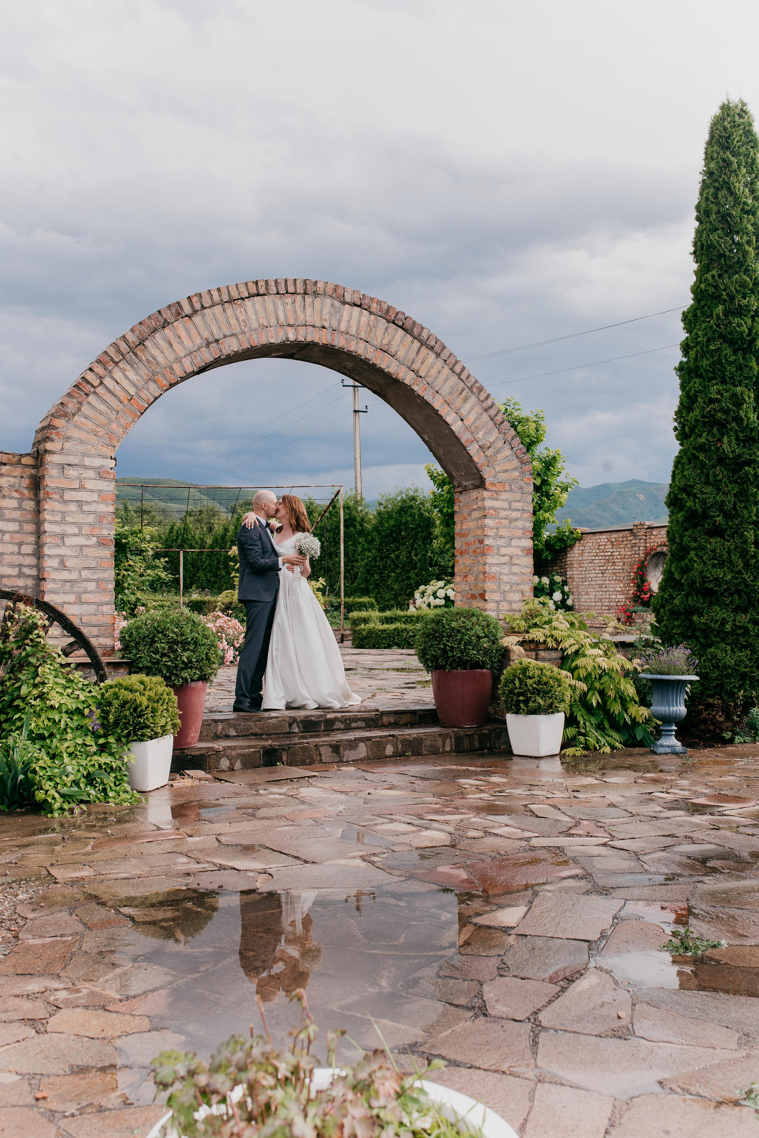 Погода была ужасная, Невеста была прекрасная)))). Свадебный и семейный фотограф в Алматы Laura Dosmann