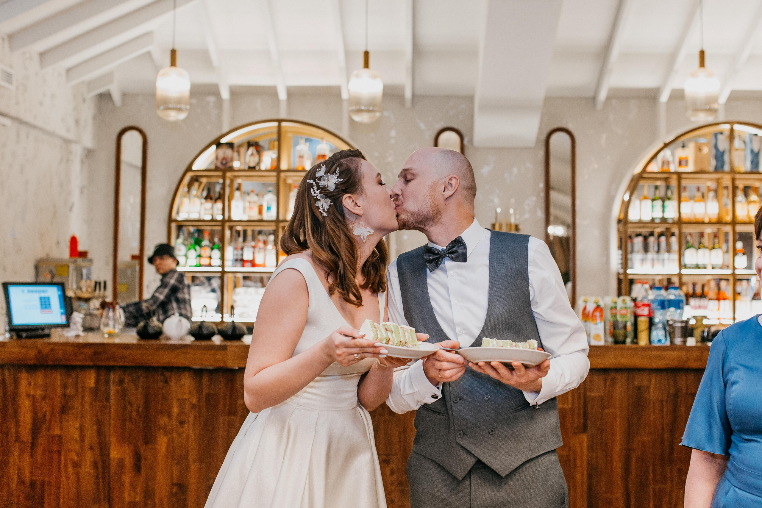 Погода была ужасная, Невеста была прекрасная)))). Свадебный и семейный фотограф в Алматы Laura Dosmann