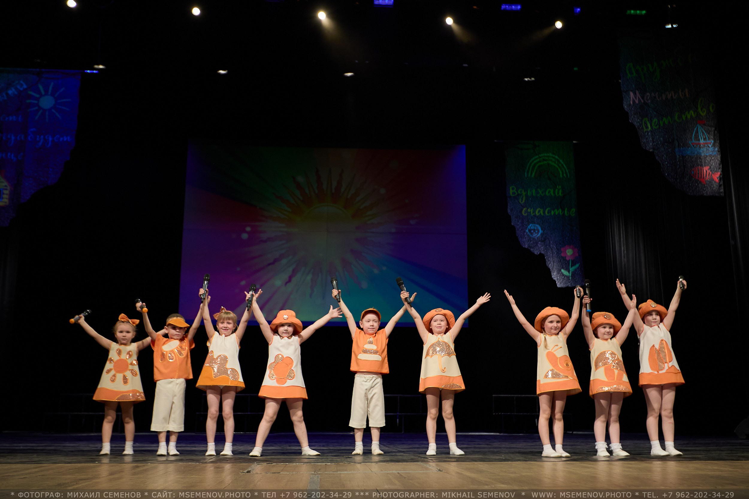 Концерт «Веселая семейка». Photographer for business Mikhail Semenov. Aqua photo studio, photo school