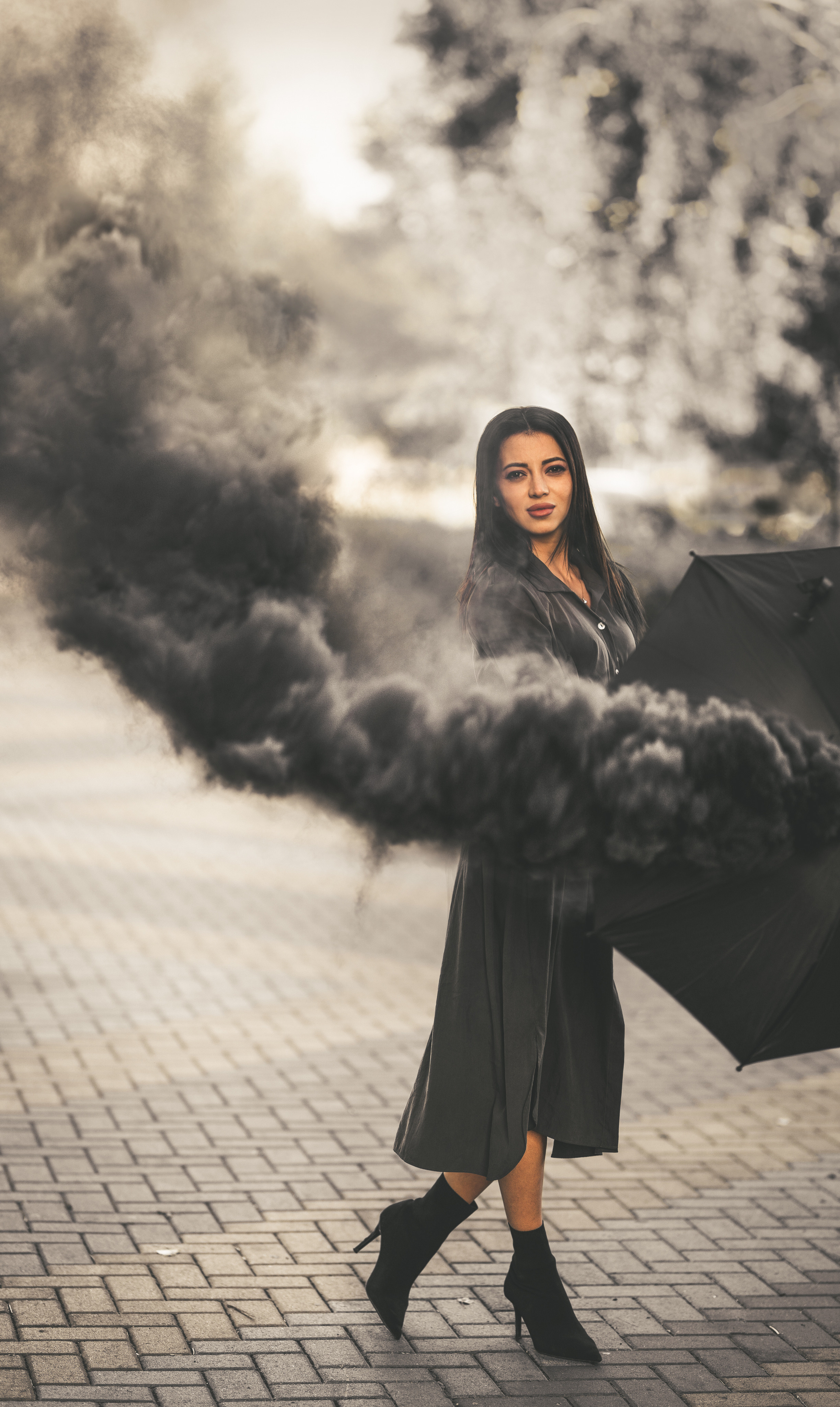 Регина, фото с дымом. Фотограф  Набережные Челны Эдгар Сергеев