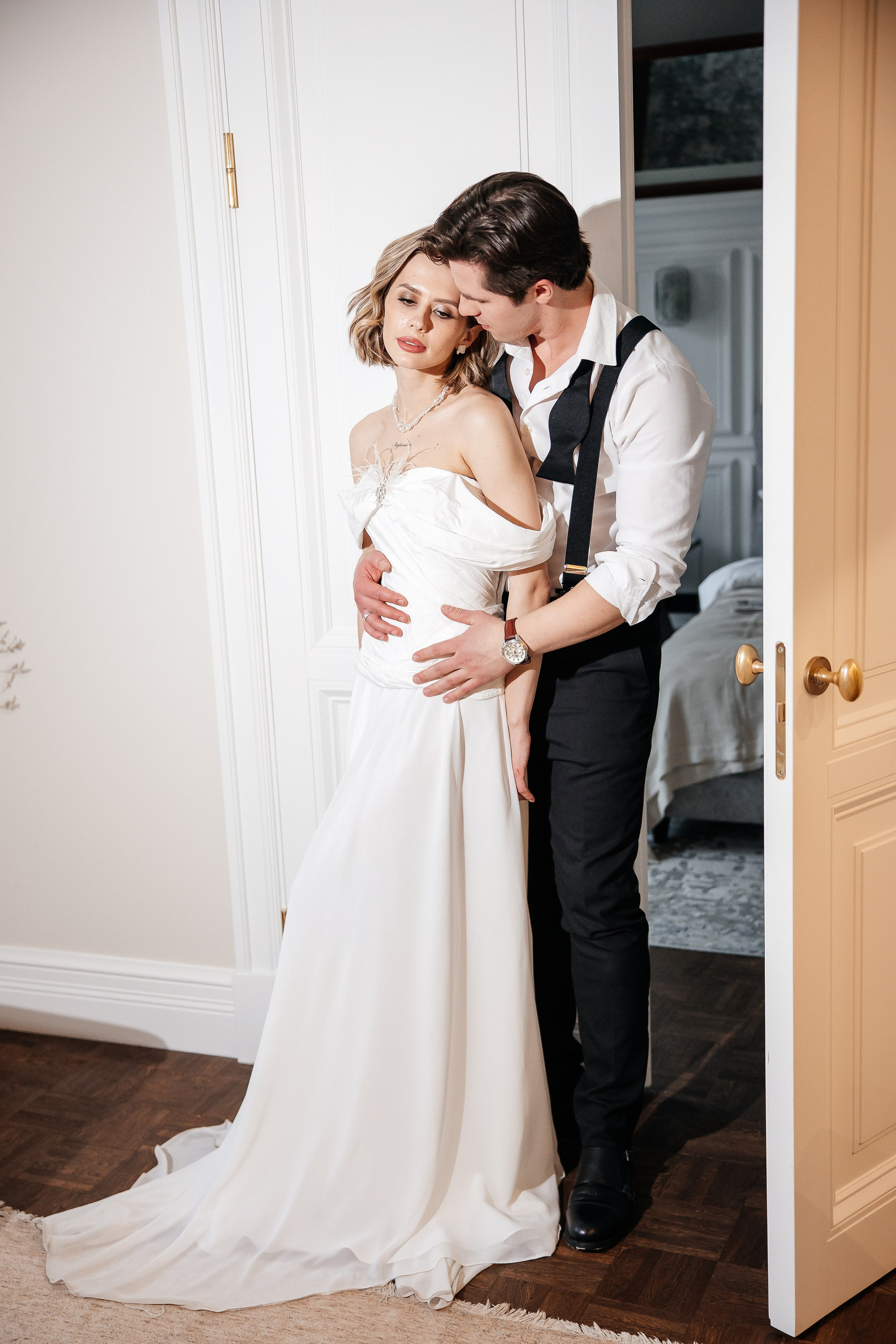 Утро жениха и невесты в отеле. Свадебный и семейный фотограф в Москве Красинская Мария