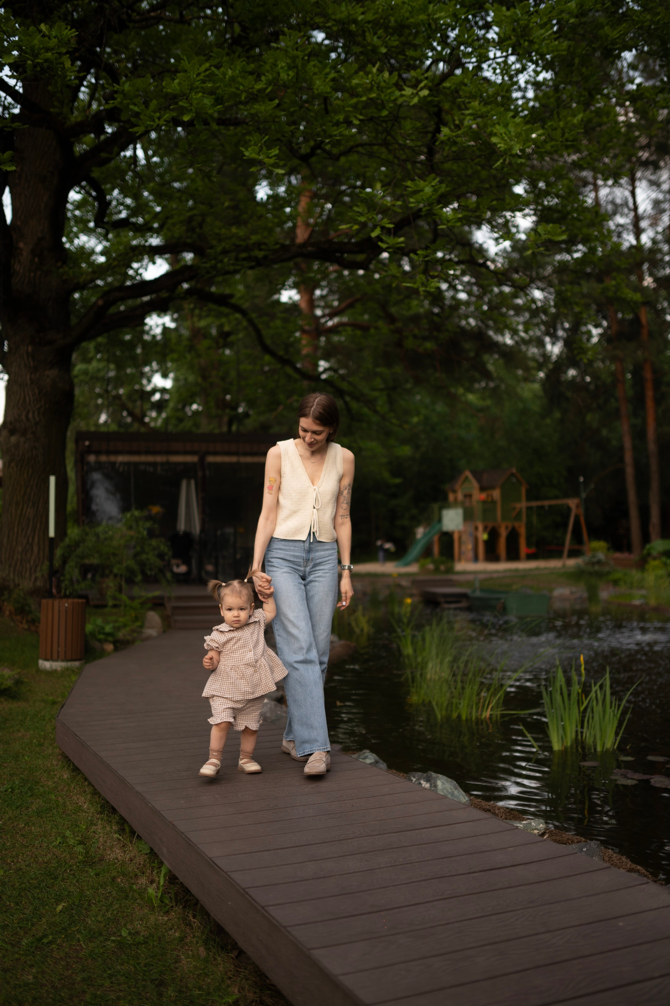 Надя и Алиса в ресторане Кедр. Семейный и свадебный lifestyle-фотограф в Москве Мария Петрова