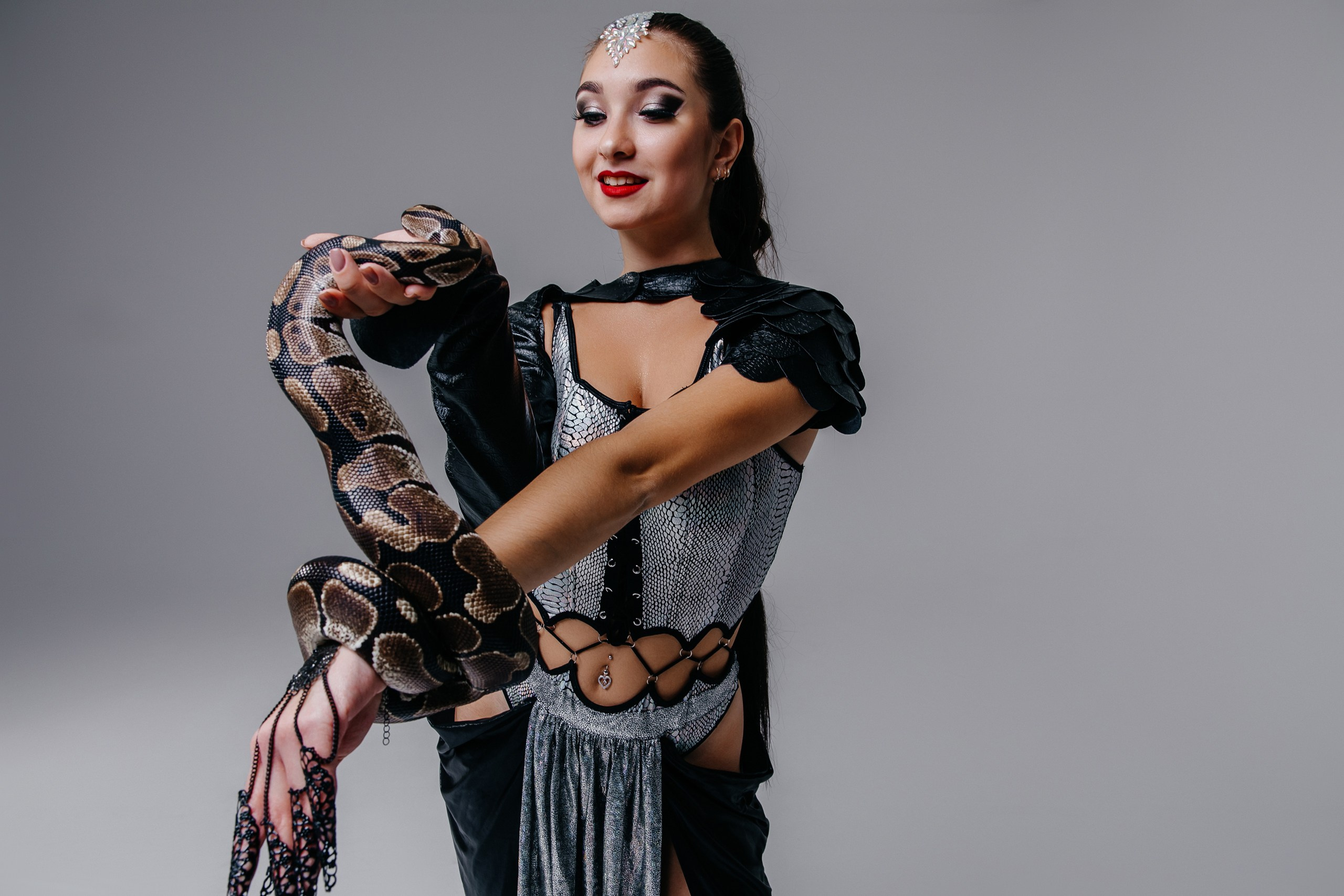 Debush Show. Главная