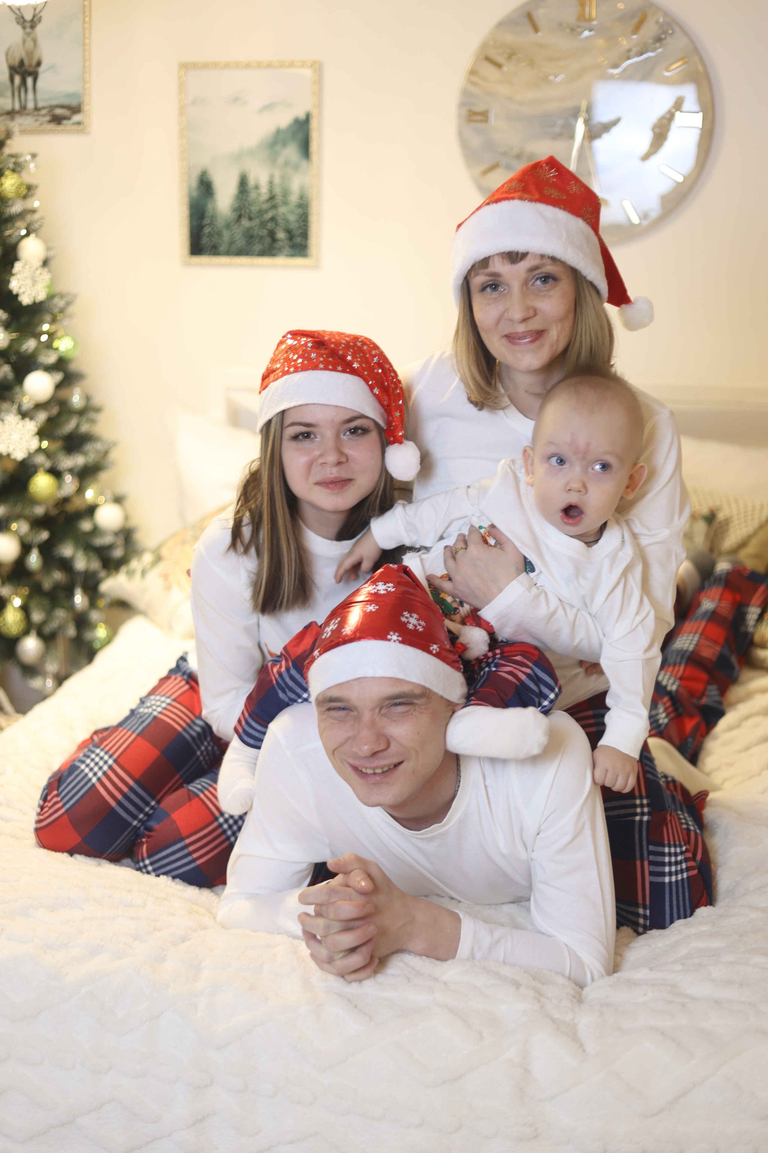 Семейные фотосессии студийные; новогодние, тематические, домашние и тд. Выпускные альбомы для школ и Детских садов в Барнауле /Выпускные/Свадебные/Детские/Семейные и др. виды съёмок /Фотограф Вера Валейко