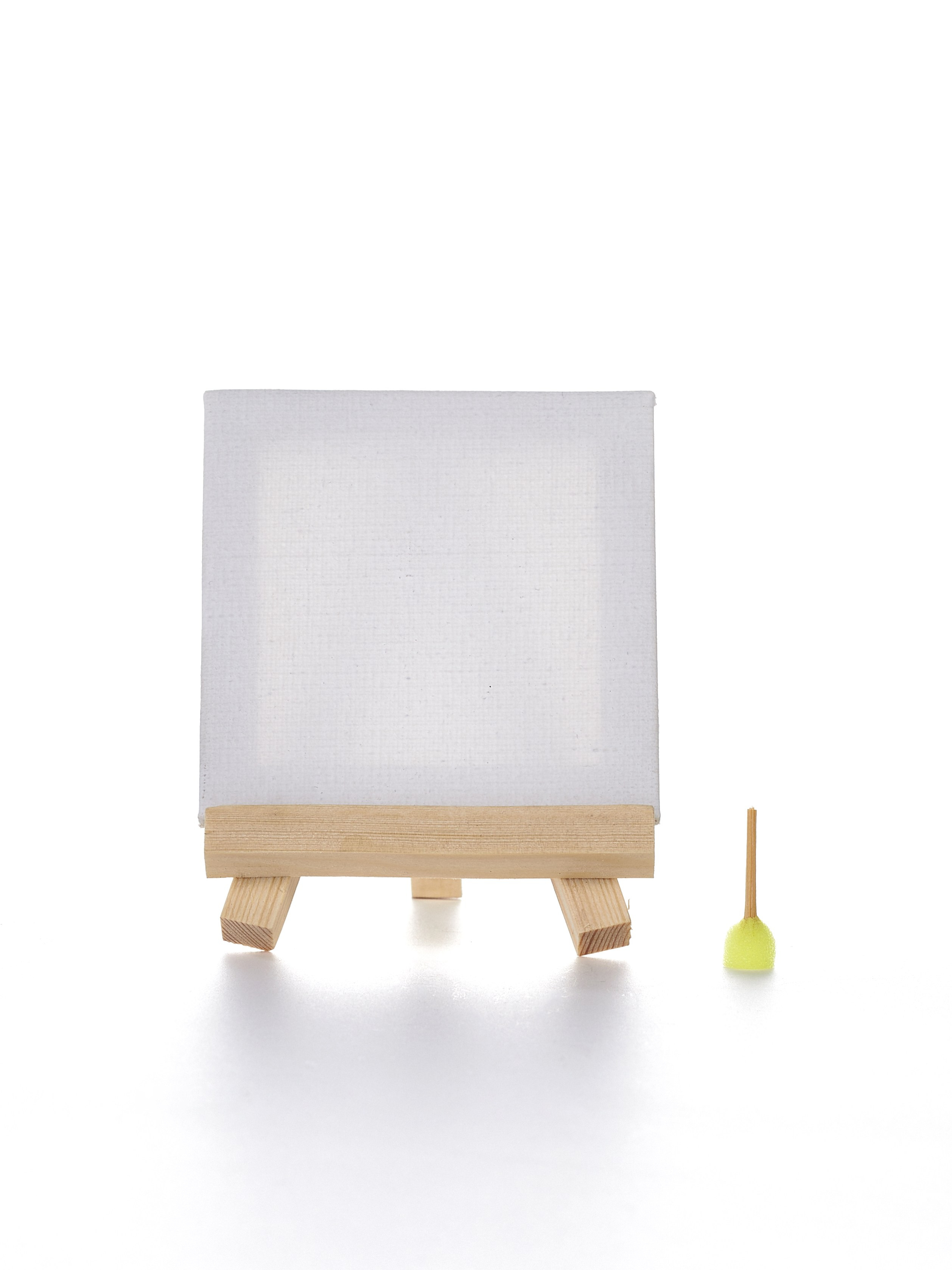 Минимольберт с холстом. Уютная студия предметной съемки для маркетплейсов в городе Москва