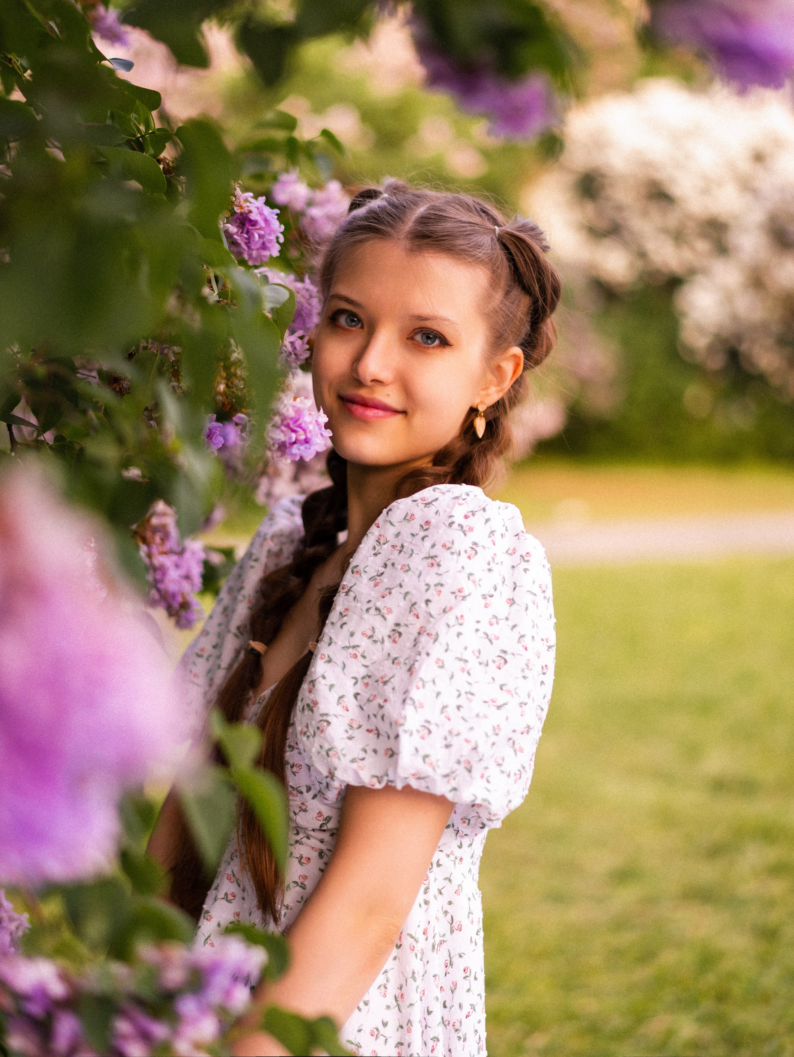 Ольга — фотосессия в сиреневом саду. Фотограф Москва