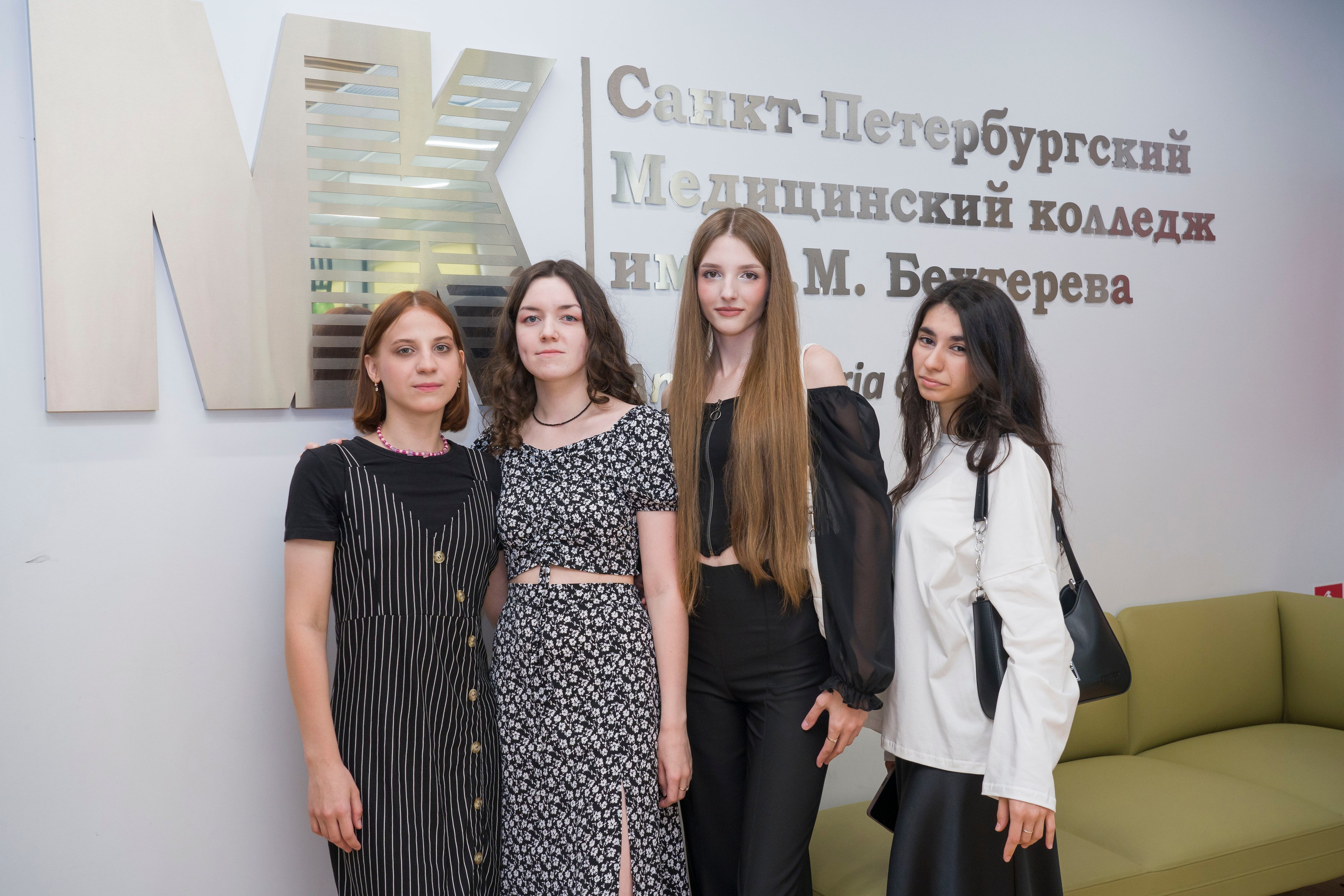 Выпускной в медколледже. Фотограф в Санкт-Петербурге. Репортажная и все съёмки для бизнеса