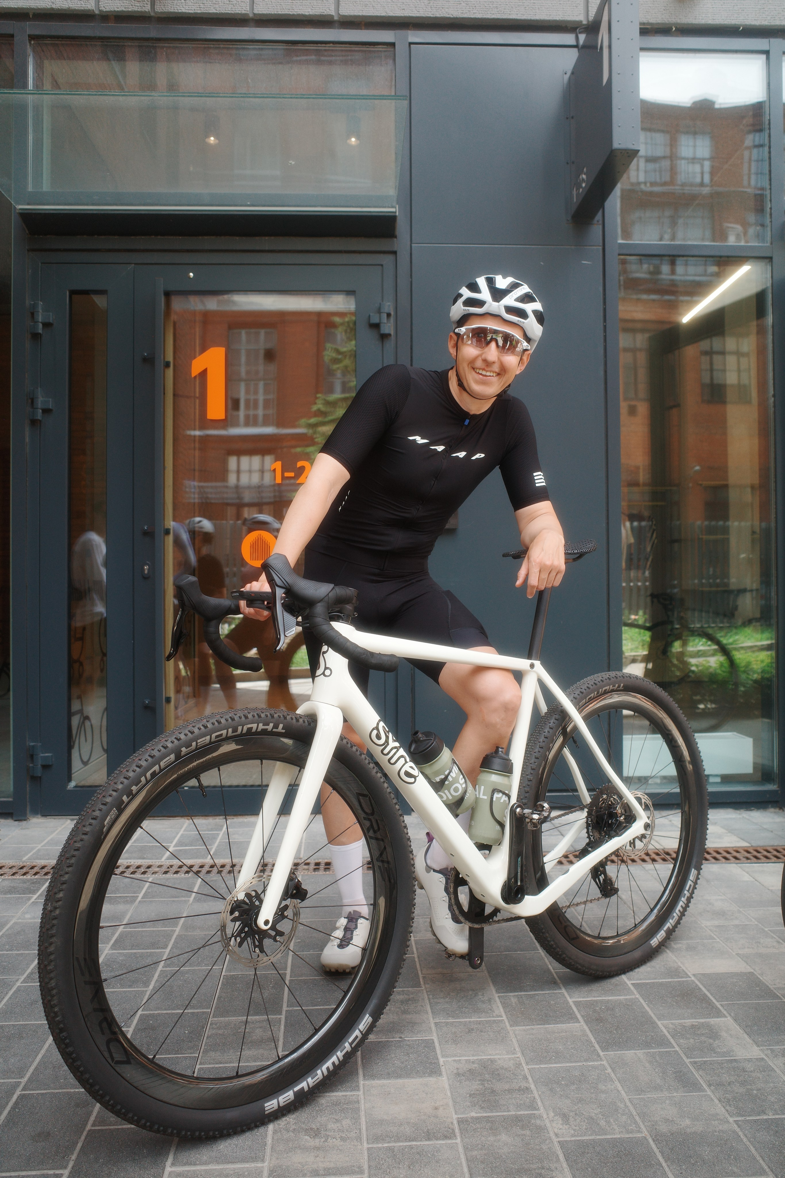 VELOCULT x LUXSHOSSE. Butorarock