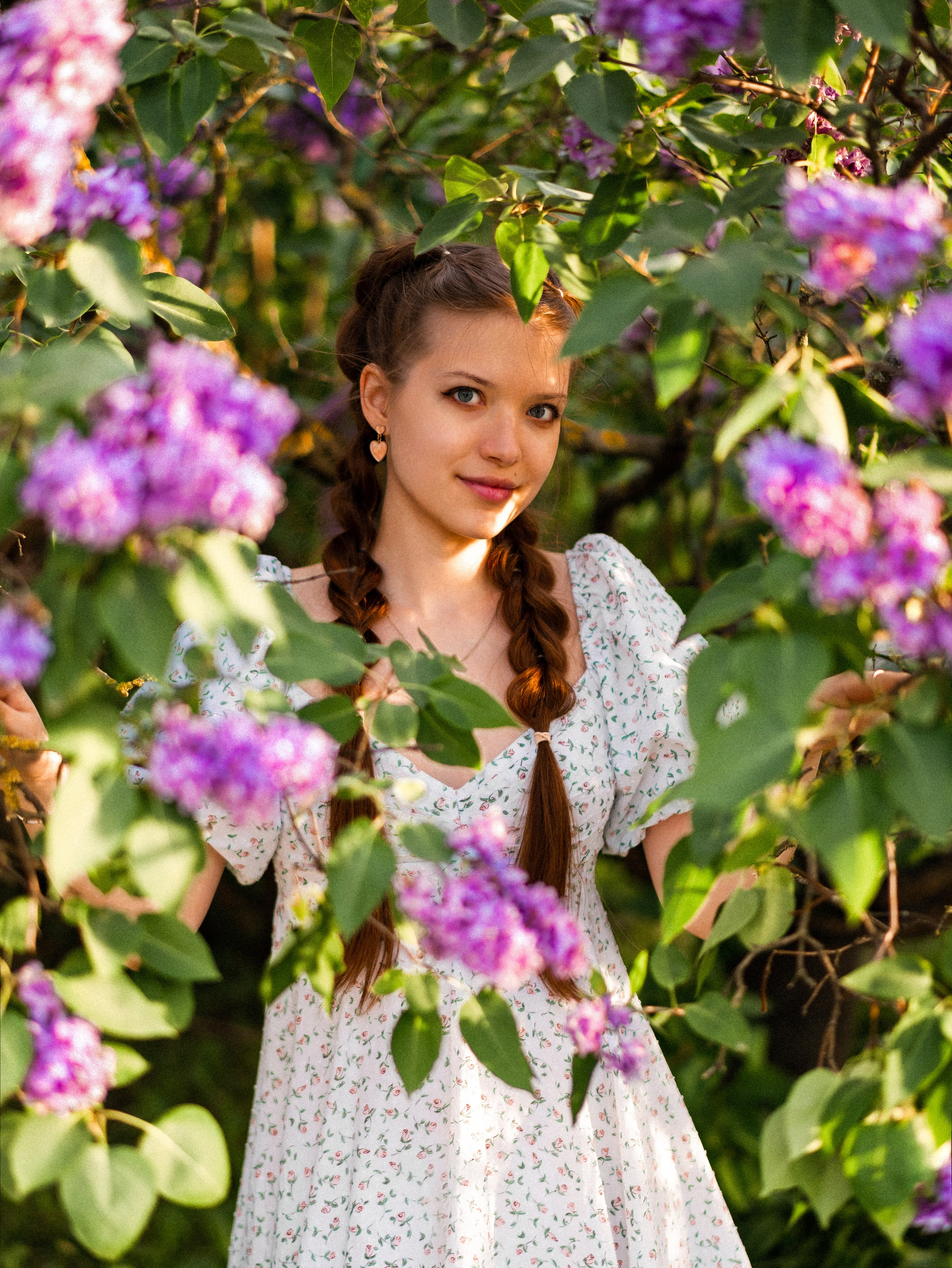 Ольга — фотосессия в сиреневом саду. Фотограф Москва