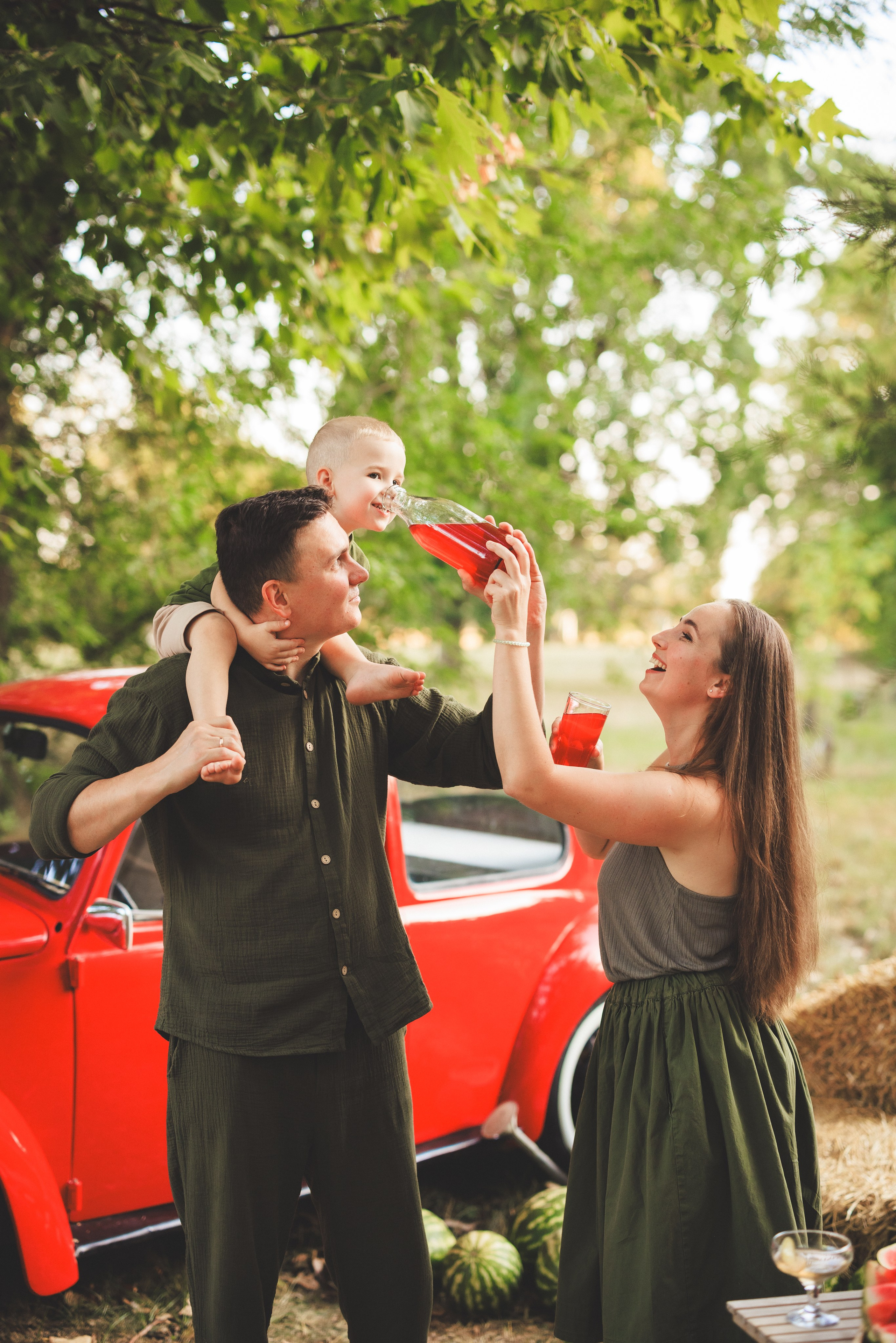 Летняя фотосессия с арбузами и ретро автомобилем. Семейный и детский фотограф в Краснодаре Анна Трашкова