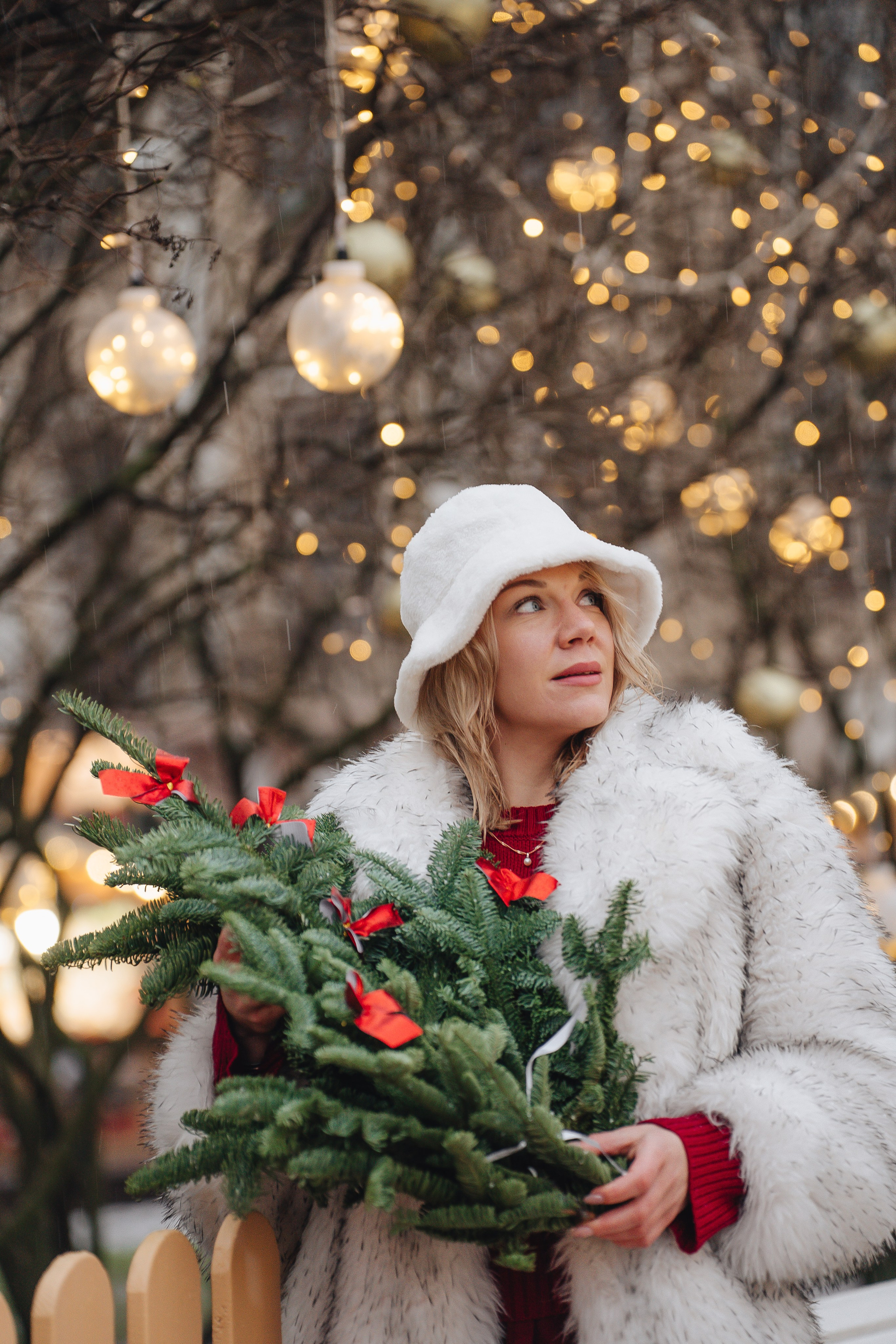 ПРОГУЛКА НА МАНЕЖНОЙ ПЛОЩАДИ ДЛЯ ДЕВУШКИ ПЕРЕД НОВЫМ ГОДОМ (НОВОГОДНЯЯ ФОТОСЕССИИЯ НА МАНЕЖНОЙ ПЛОЩАДИ). Профессиональный фотограф, Санкт-Петербург — Виктория Богомолова