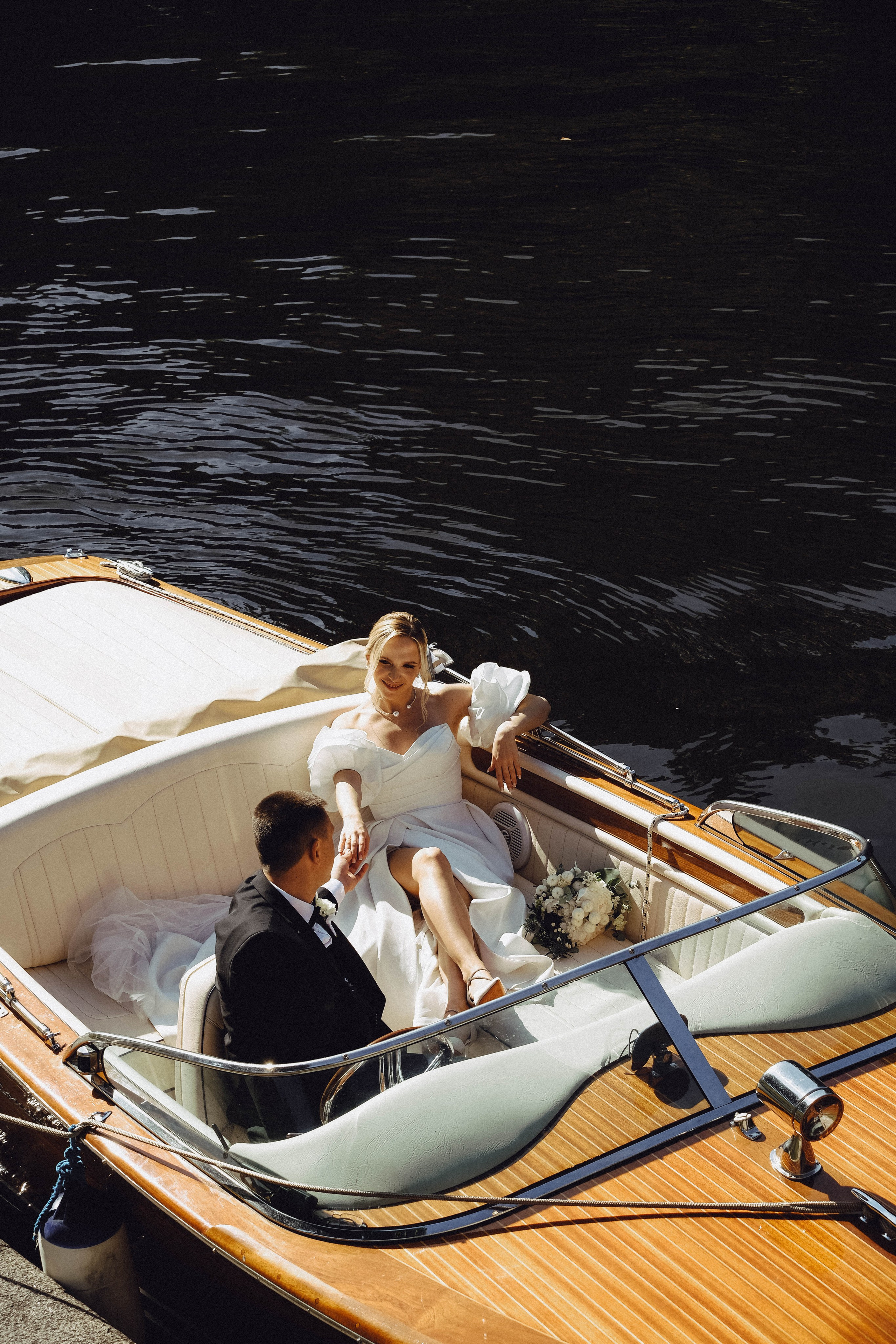 СВАДЕБГНАЯ ПРОГУЛКА ПО КАНАЛ САНКТ-ПЕТЕРБУРГА НА КАТЕРЕ. Профессиональный фотограф, Санкт-Петербург — Виктория Богомолова