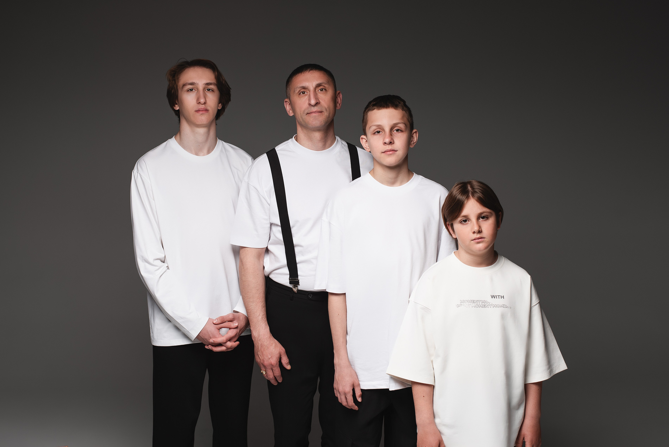 Семейная фотосессия на циклораме. Семейный фотограф в Южно-Сахалинске Анастасия Лимарева