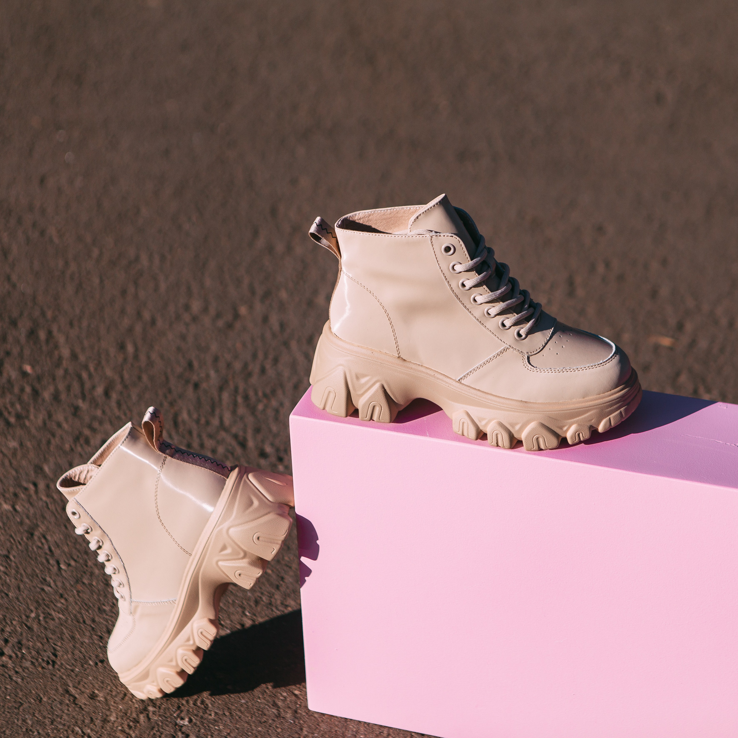 Обувь-модели. Съемка в фотостудии для маркетплейсов. Топ-фотограф