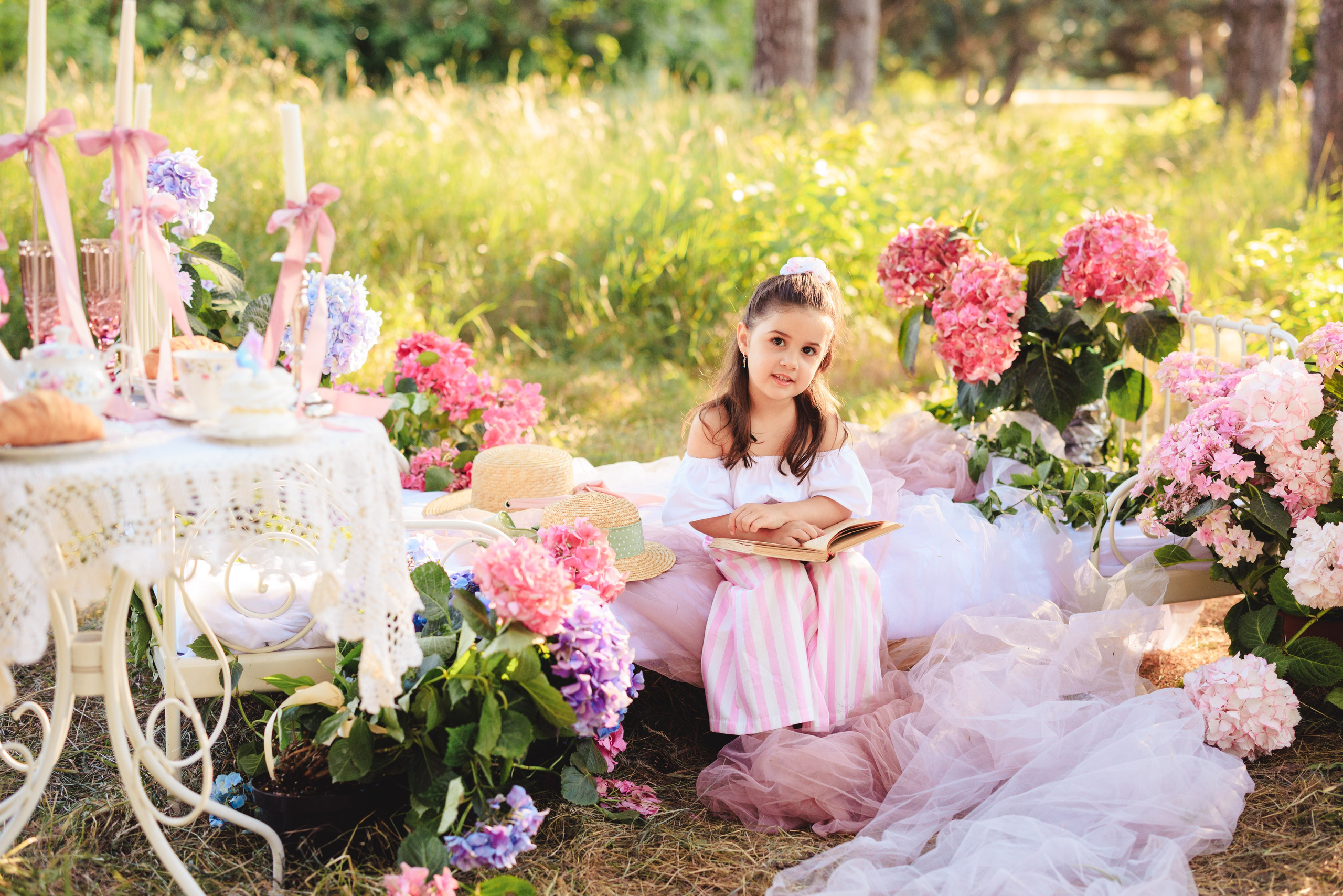 Цветочная кровать с кроликами. Семейный и детский фотограф в Краснодаре Анна Трашкова