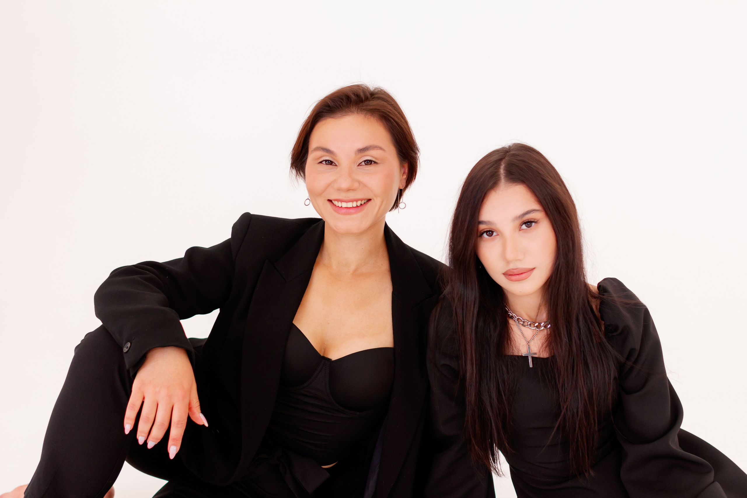 Эля и Лиза. Сёстры. Фотосессия в студии, Екатеринбург. Фотограф в Екатеринбурге Пойгина Елена