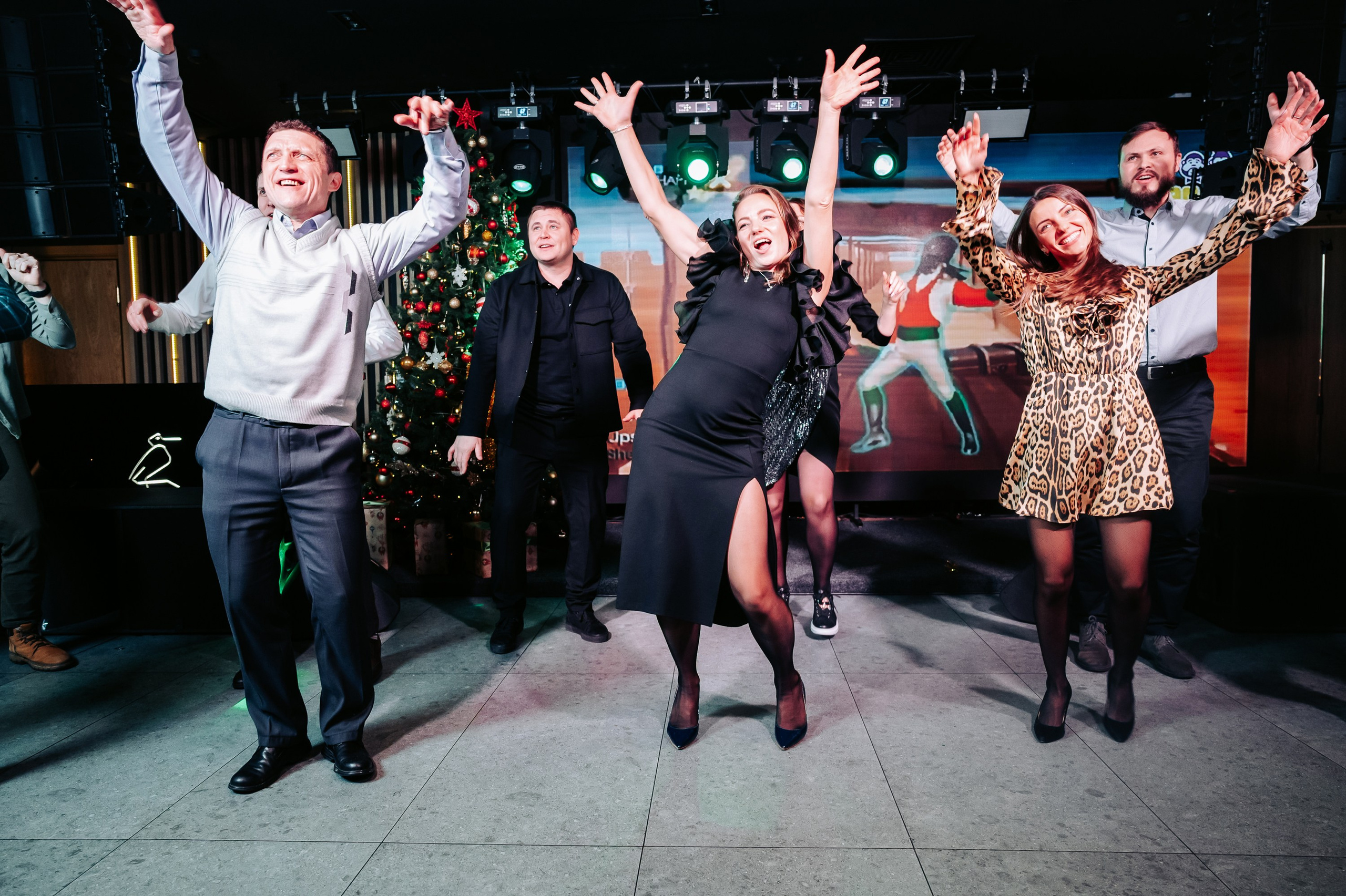 Новогодний корпоратив в караоке баре. Фотограф Дмитрий Сермяжко