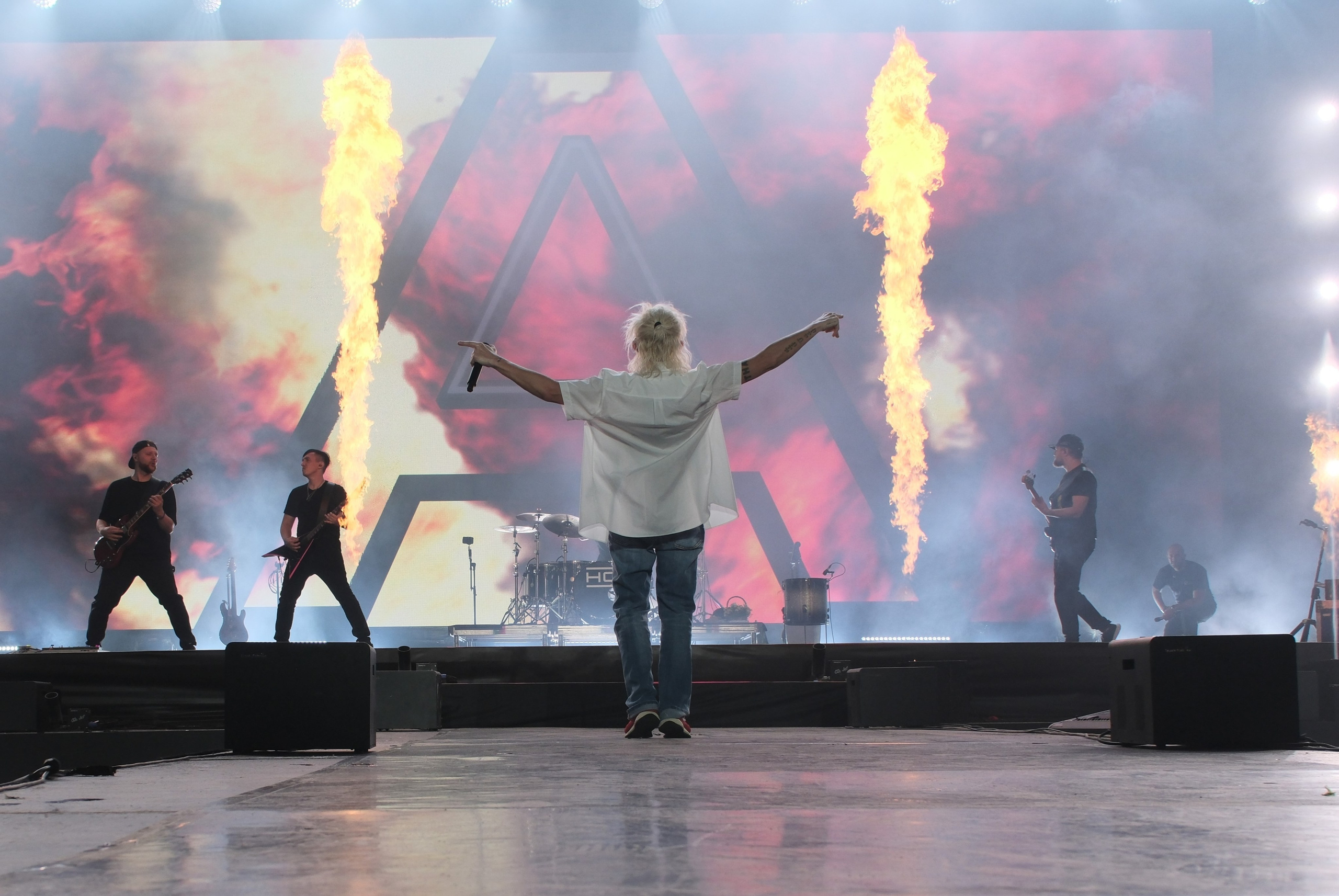 Диана Арбенина (группа «Ночные снайперы») — Москва, МТС Live Лето 2024. RedGeek - блогер и стручњак за образовање и ИТ Кирил Ситнов