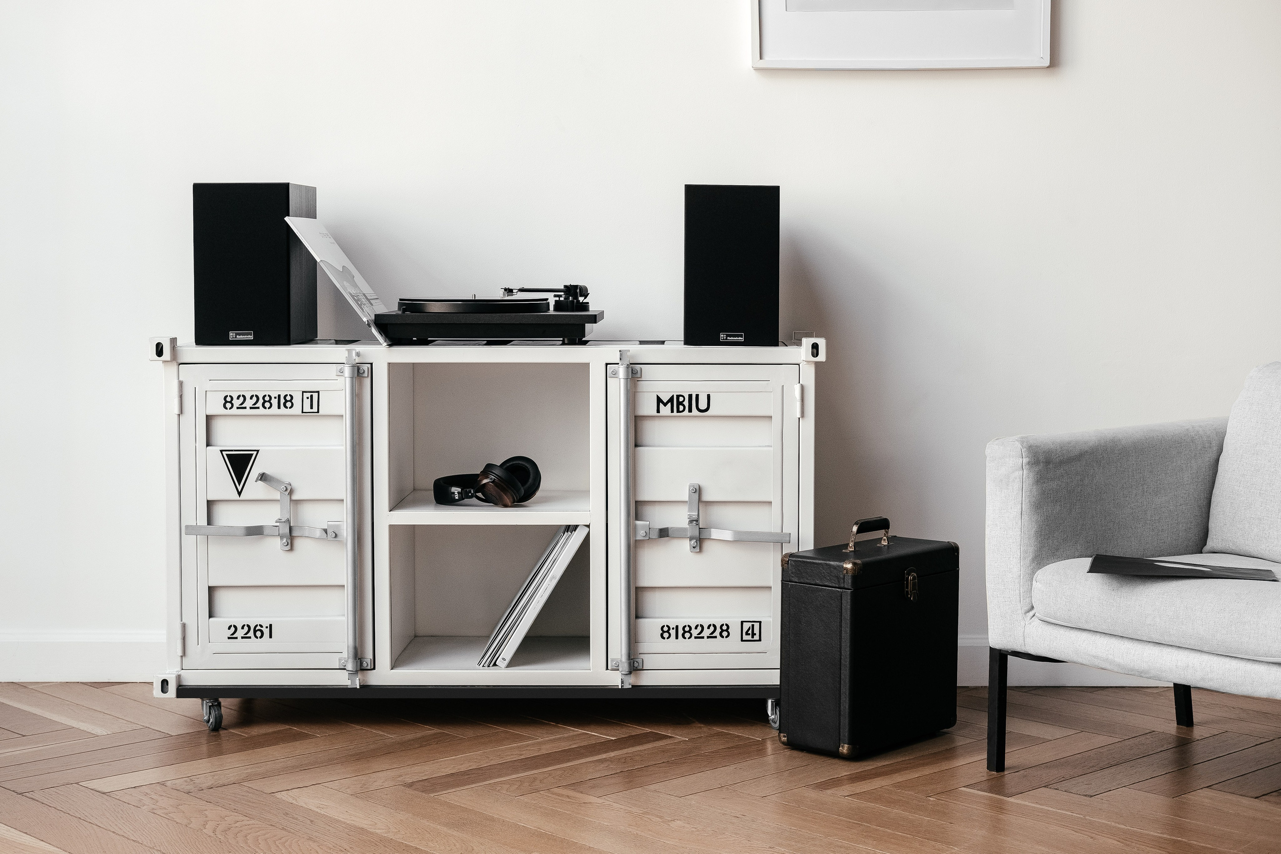 Аудиосистемы и музыкальные колонки. Сайт предметного фотографа Белоусовой Анны