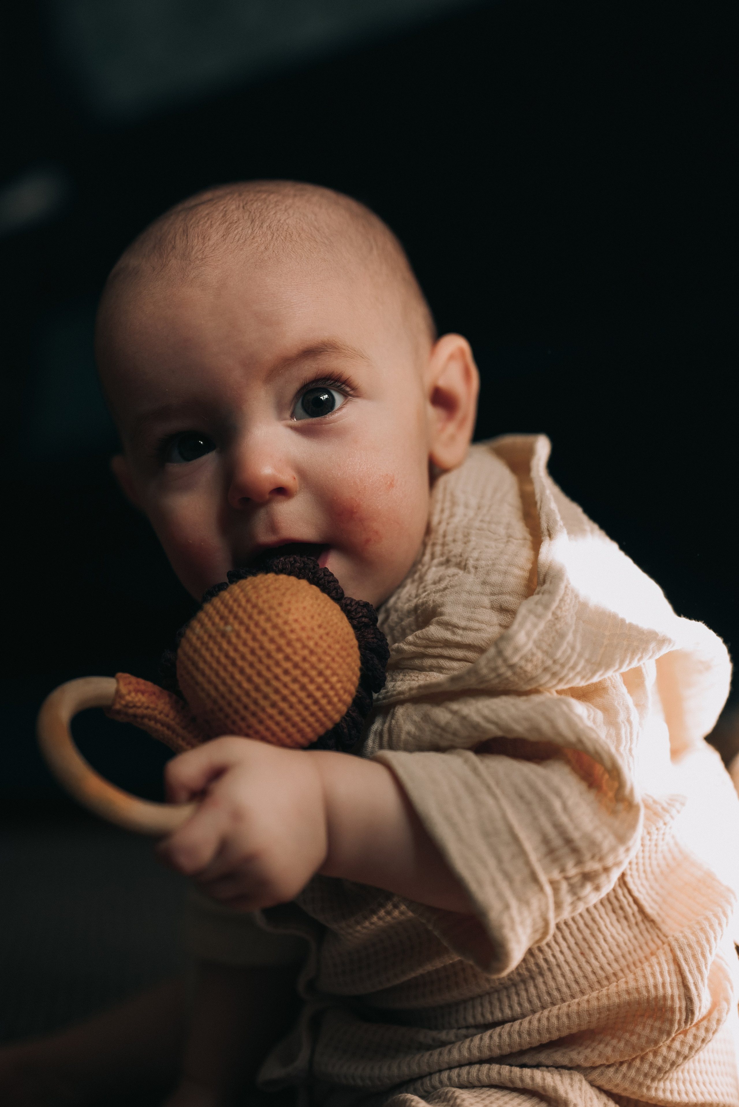 Утро мамы и малыша. Дарья и Евсей. Семейный фотограф в Москве Дарья Пузикова