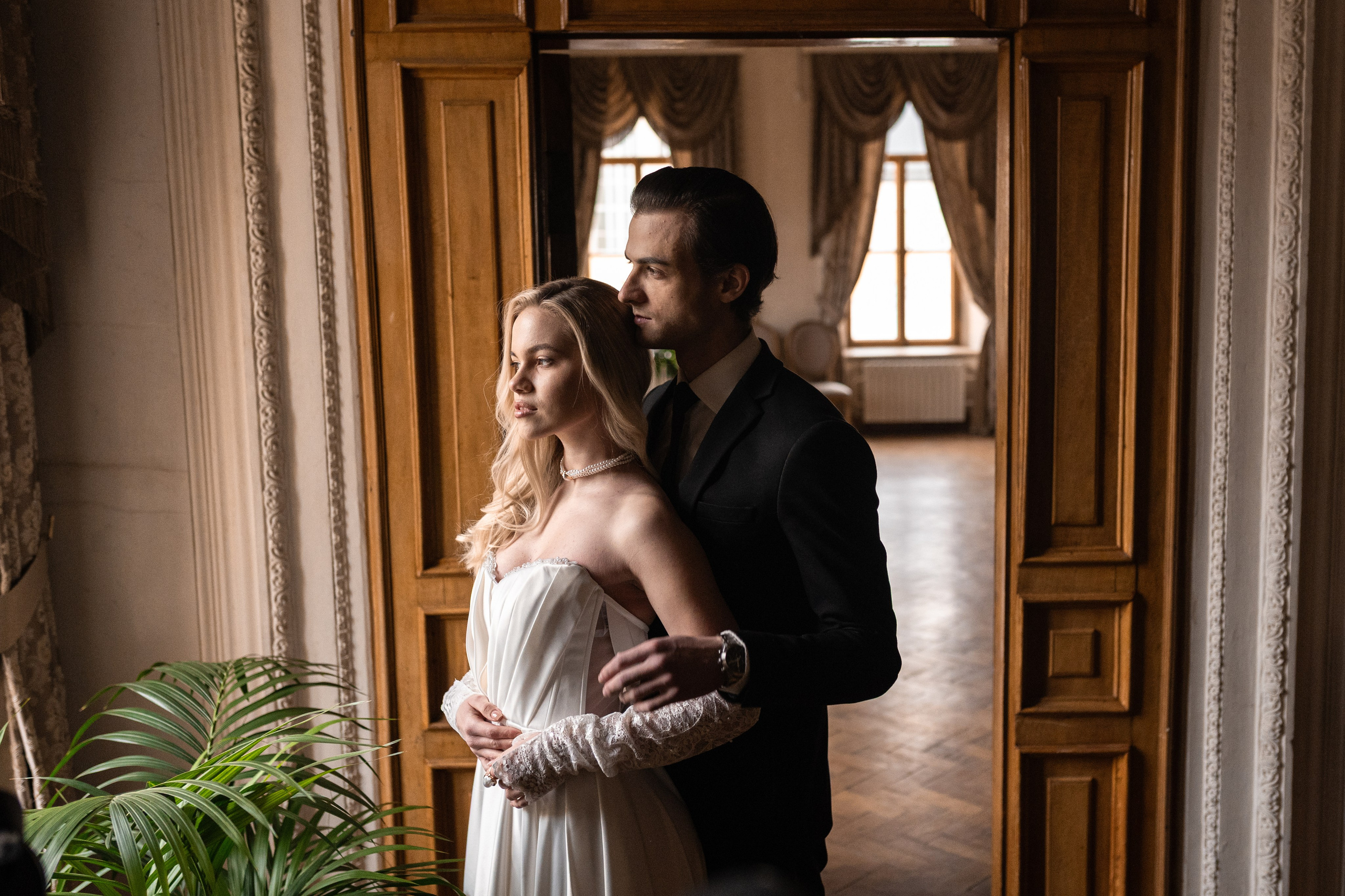 Свадебная фотосессия в Пушкинской библиотеке. Свадебный фотограф в Москве Анна Полушина