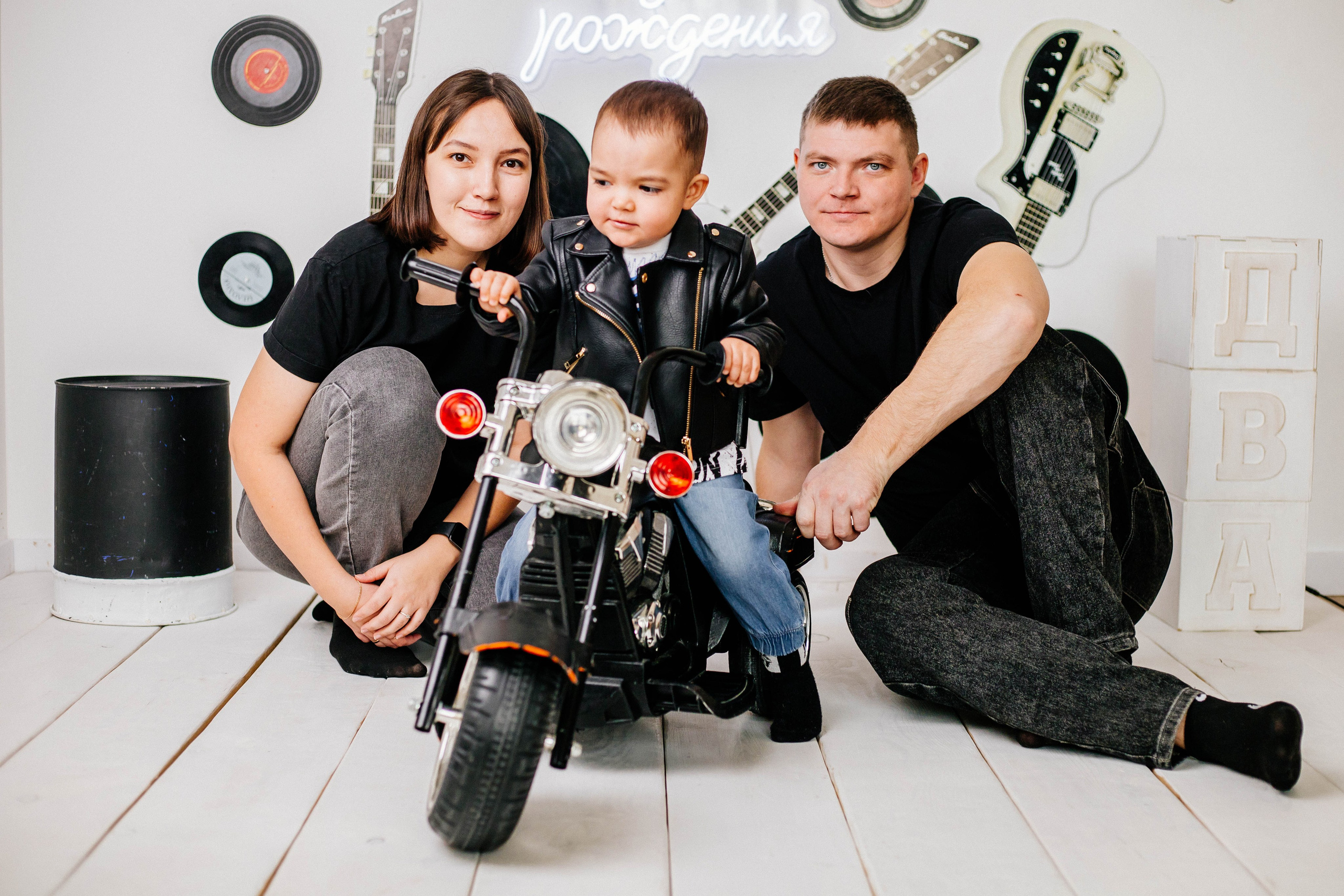 Лев с семьей. Рыжова Тамара