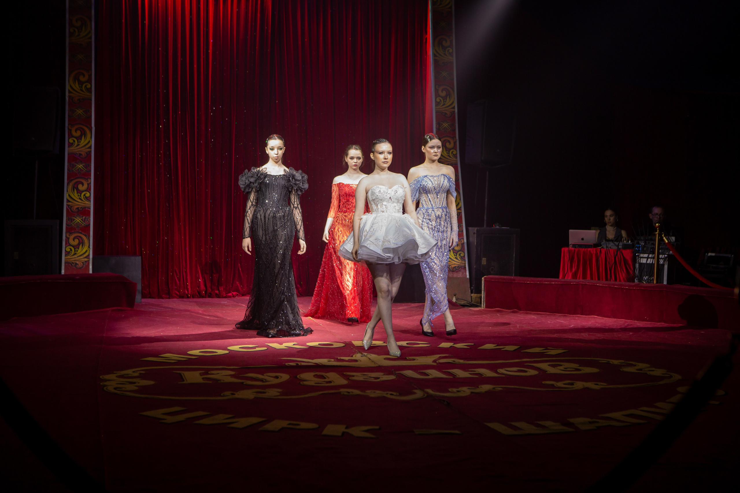 MANEGE SHOW. Репортажный, семейный, свадебный, портретный фотограф