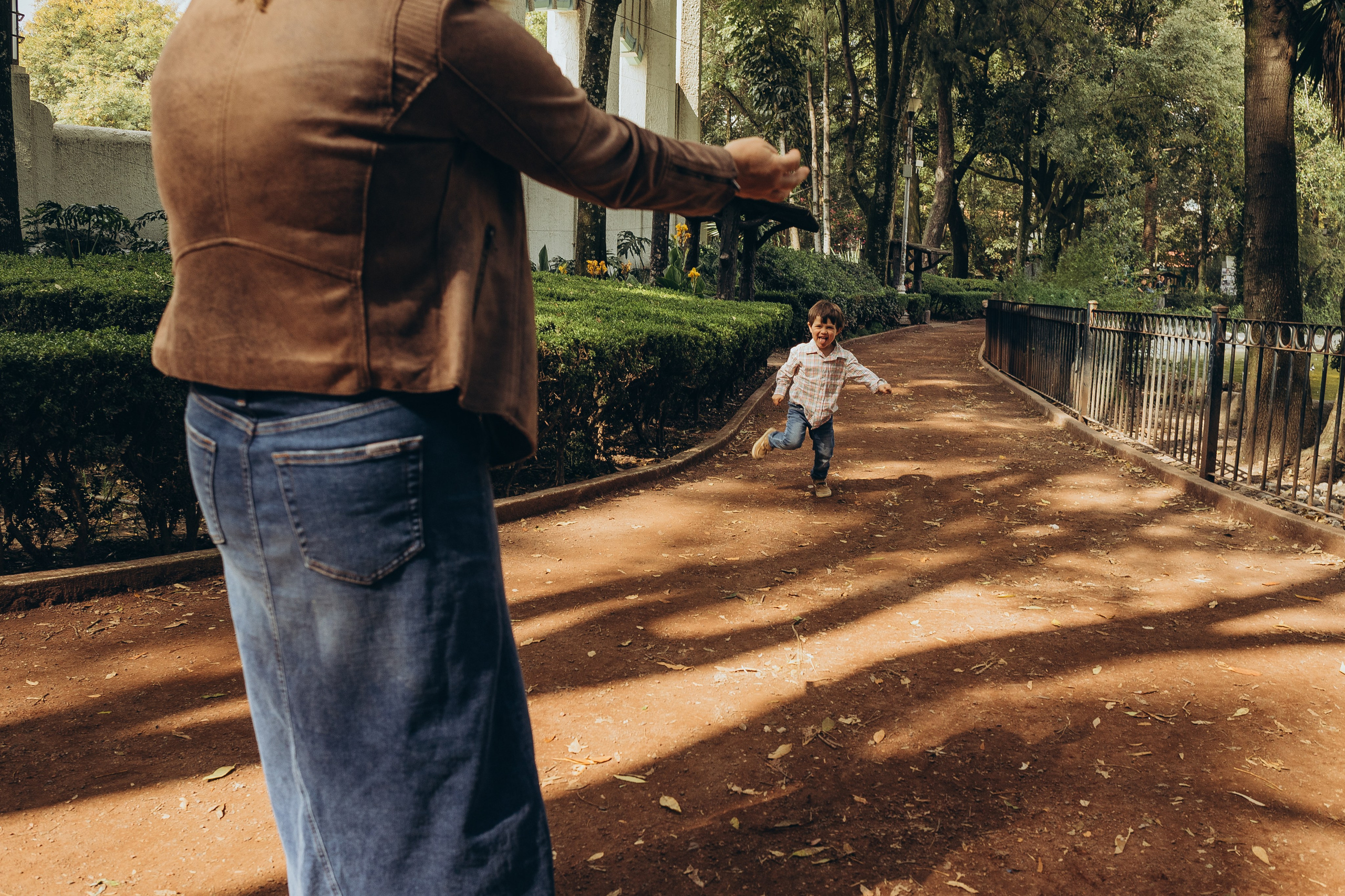 Sesión de fotos de mama e hijo en el Parque México, Condesa, Ciudad de México. Ирина Крохалева. Семейный фотограф в Екатеринбурге