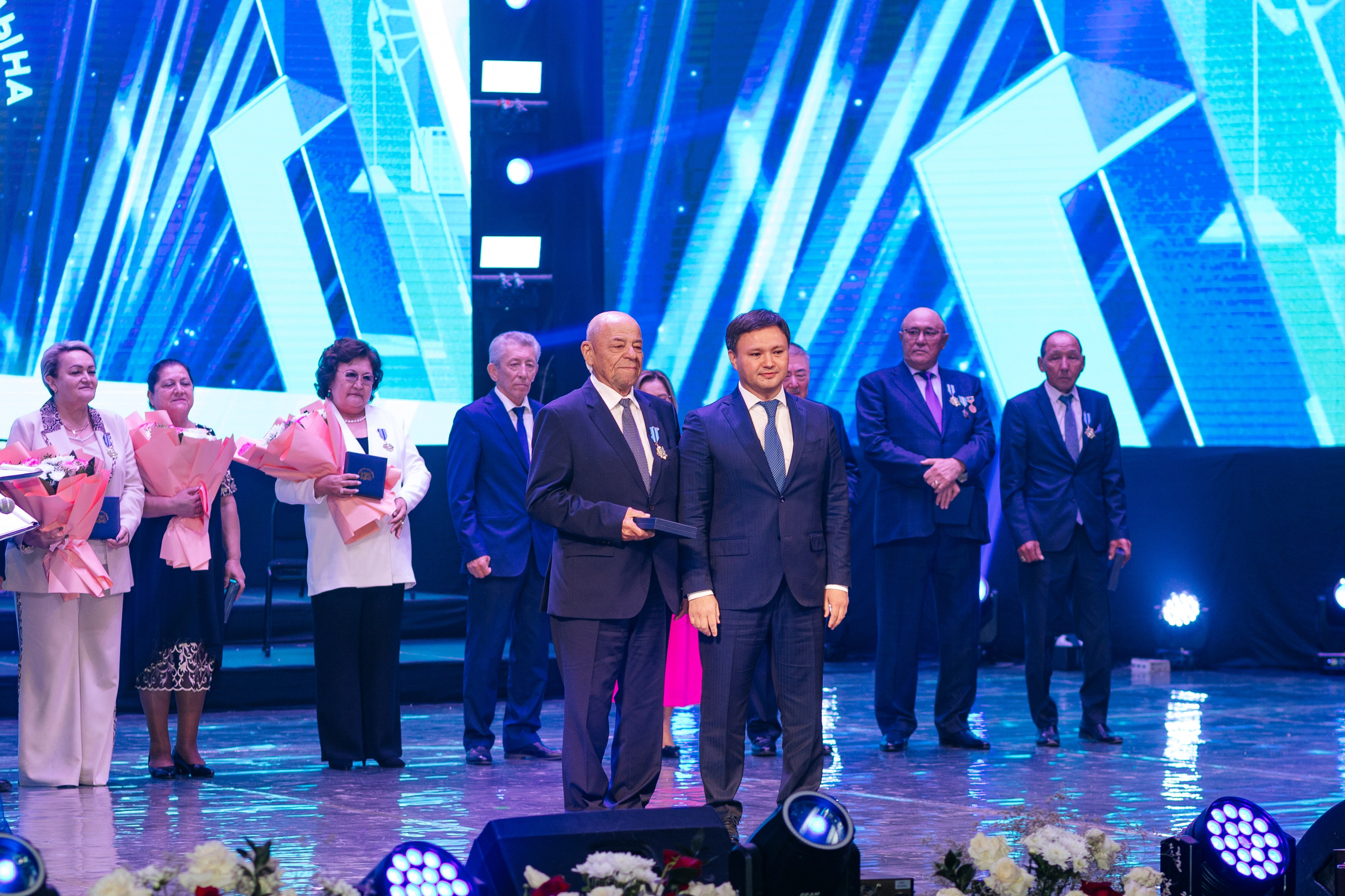 Фотосъёмка для Kazmunaygas. Фотограф в Алматы Сиражев Карымсак. Фотосессия, бизнес портреты