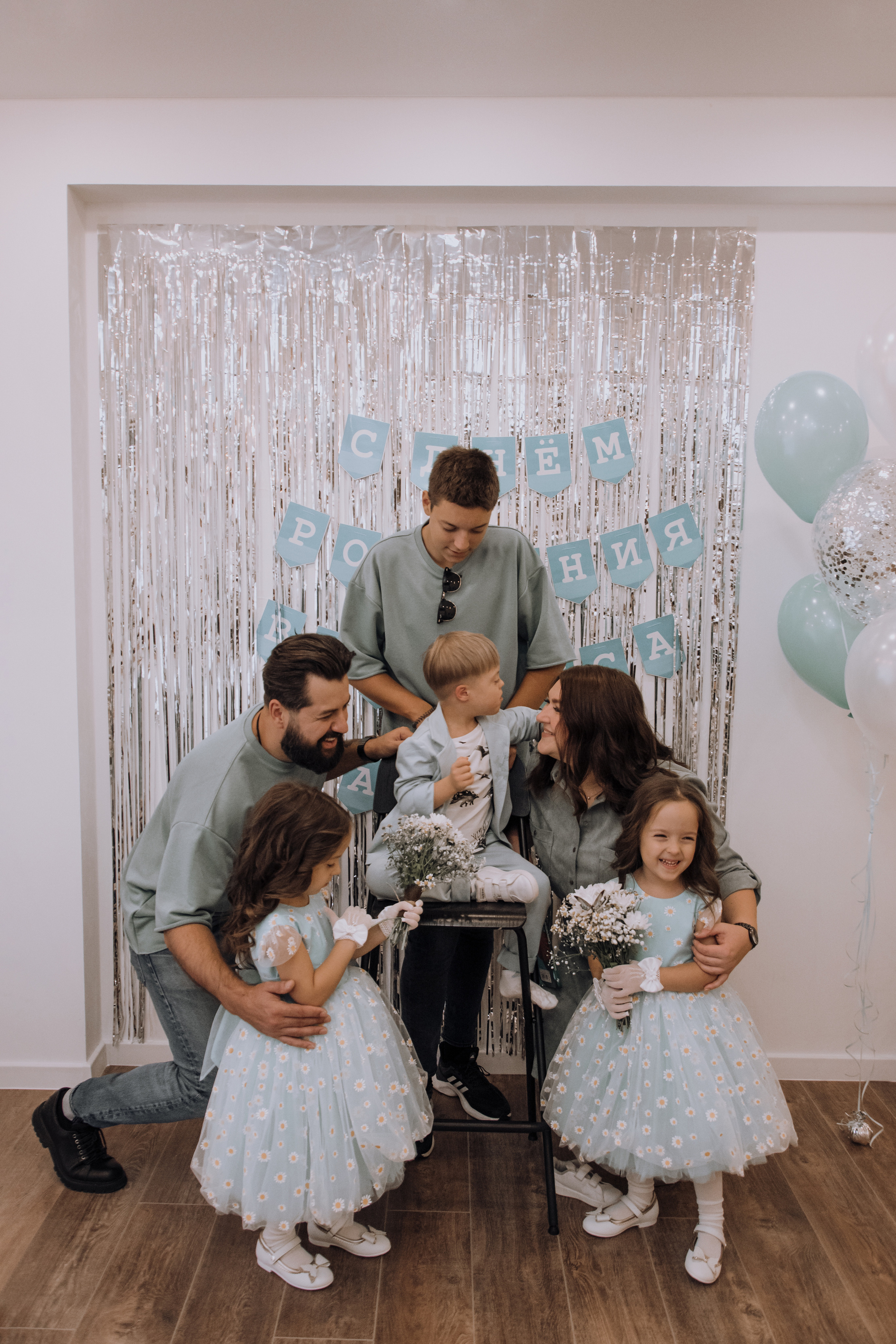 Семейная фотосессия в честь дня рождения. Семейный и свадебный фотограф Губкинский и Ставрополь