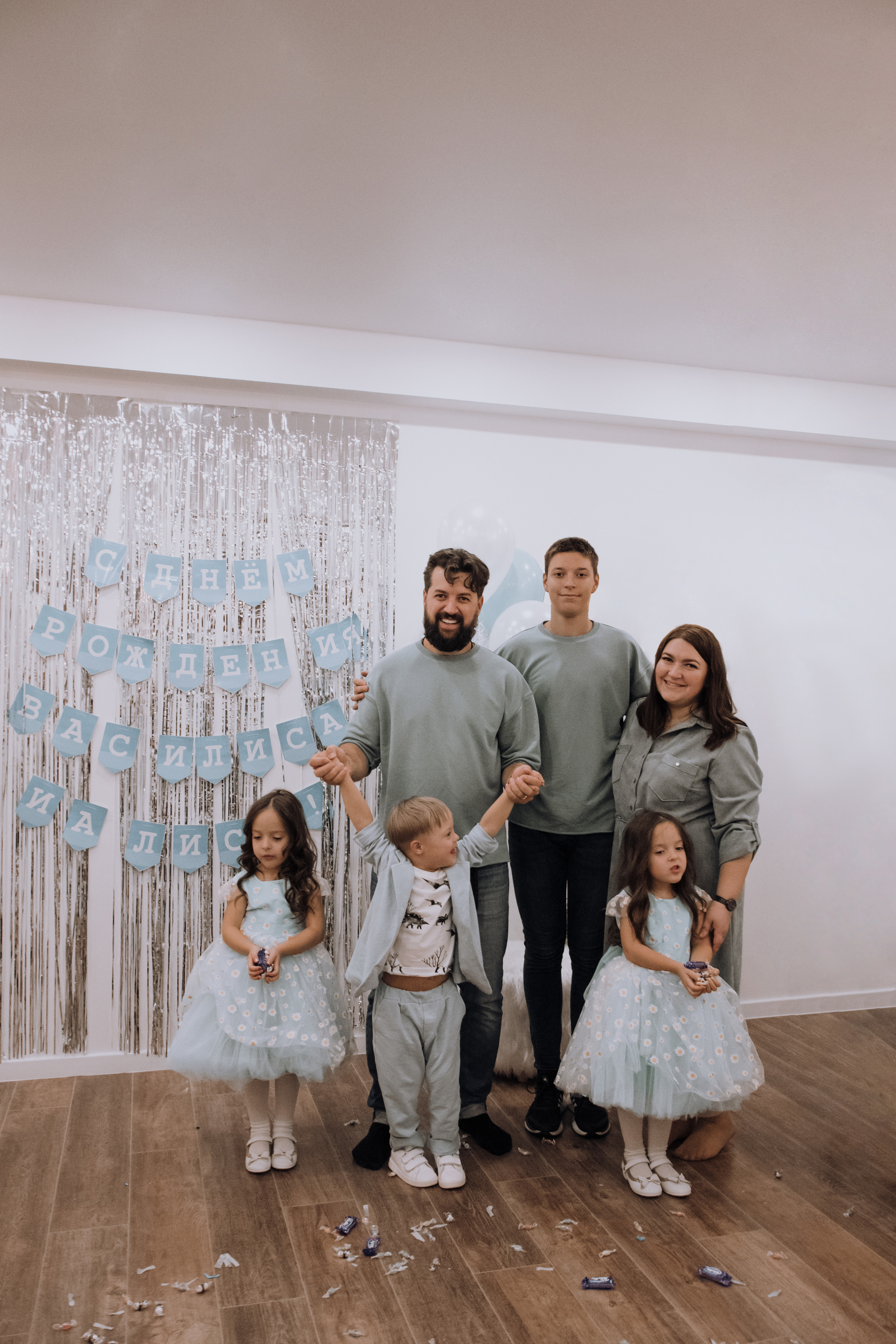 Семейная фотосессия в честь дня рождения. Семейный и свадебный фотограф Губкинский и Ставрополь