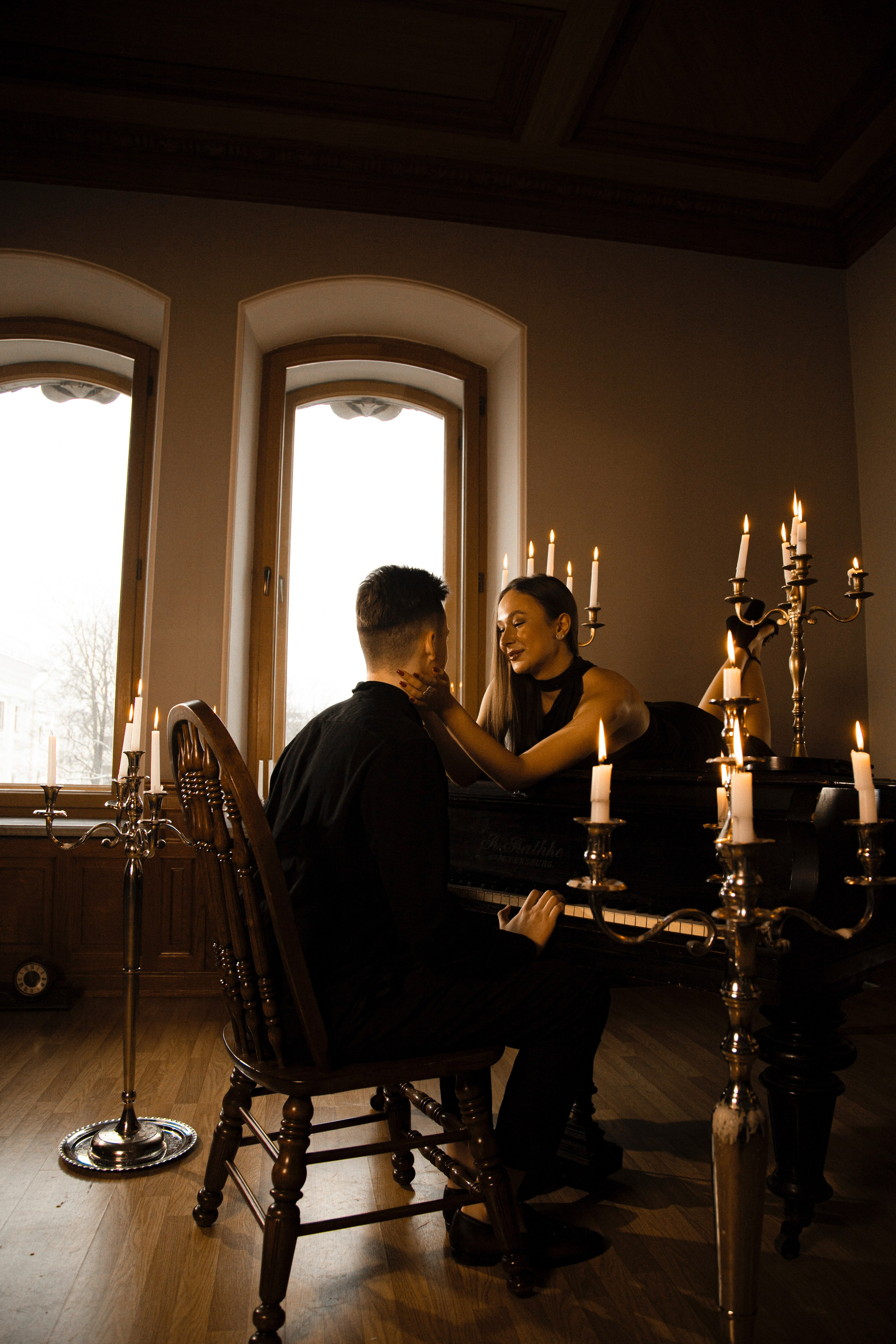 Лавстори: каминный зал