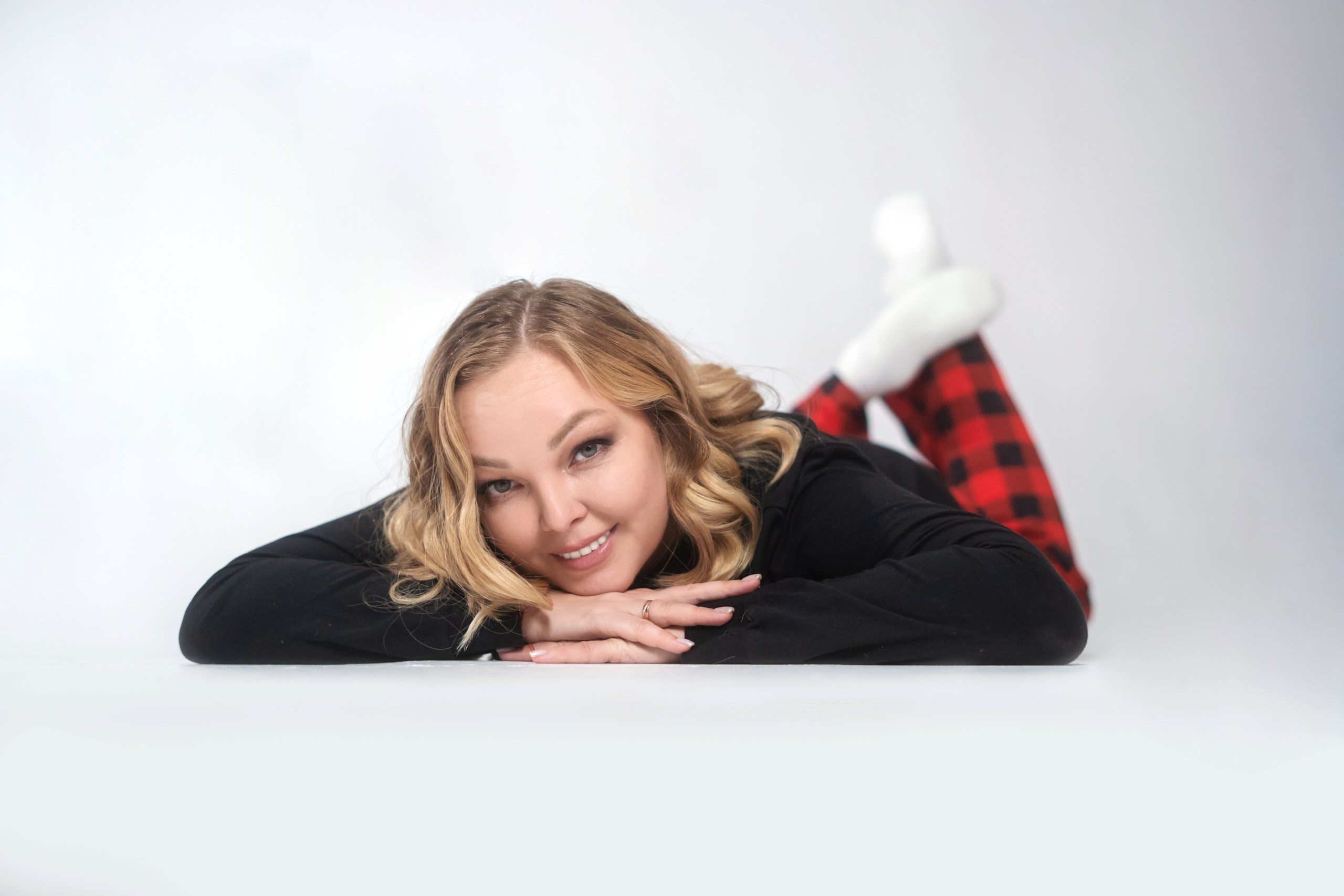 Новогодняя съёмка в студии. Подруги. Мила Посвит Фотограф новорожденных в Тобольске