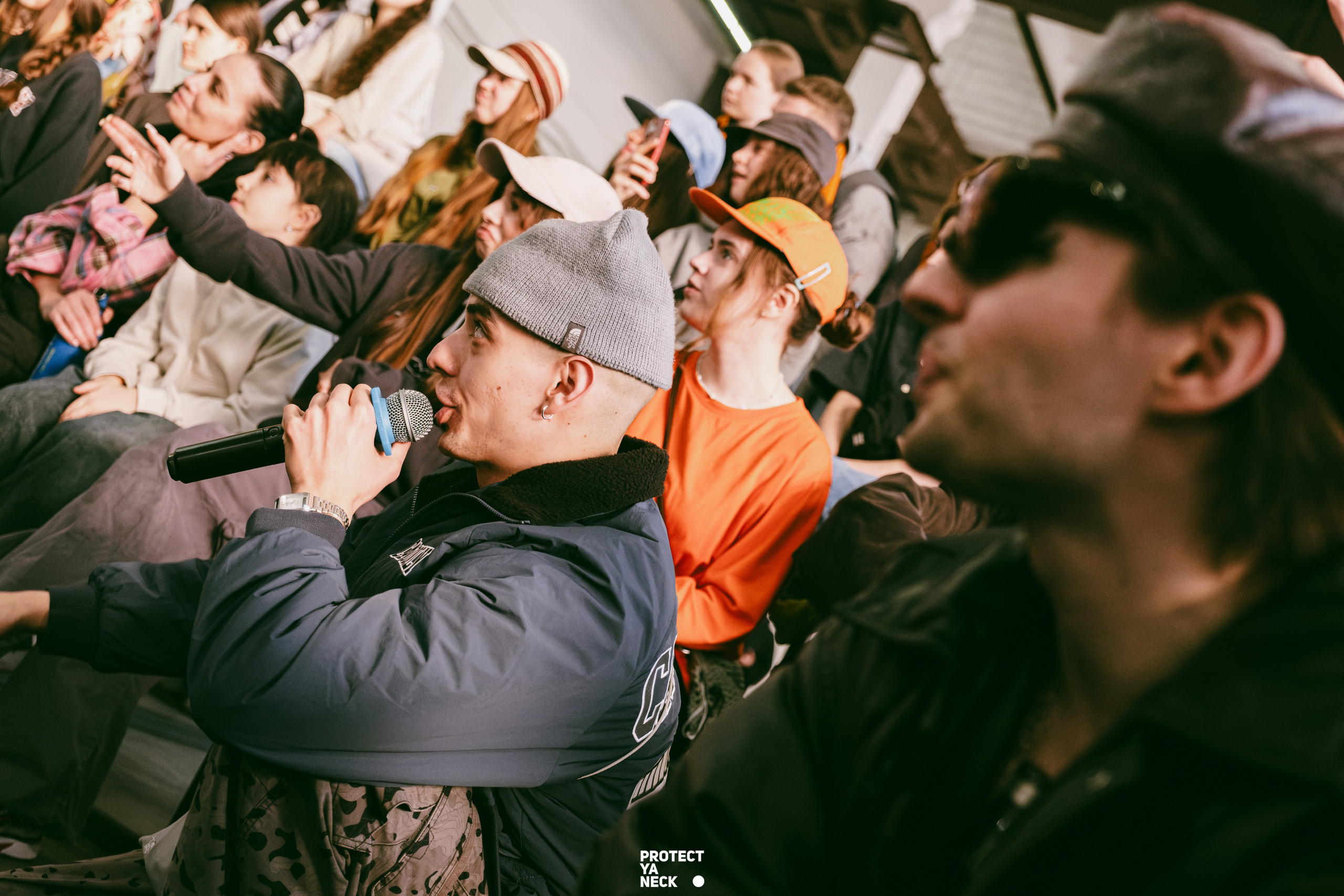PROTECT YA NECK 22/03 (@youlovebu). Соня бу тебя сфоткала