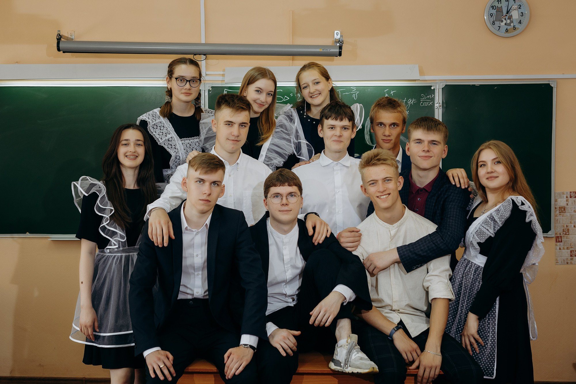 Выпускники Гимназия № 5 фотосессия в школе. Фотограф Барнаул Быстро-Качественно опыт 15+лет
