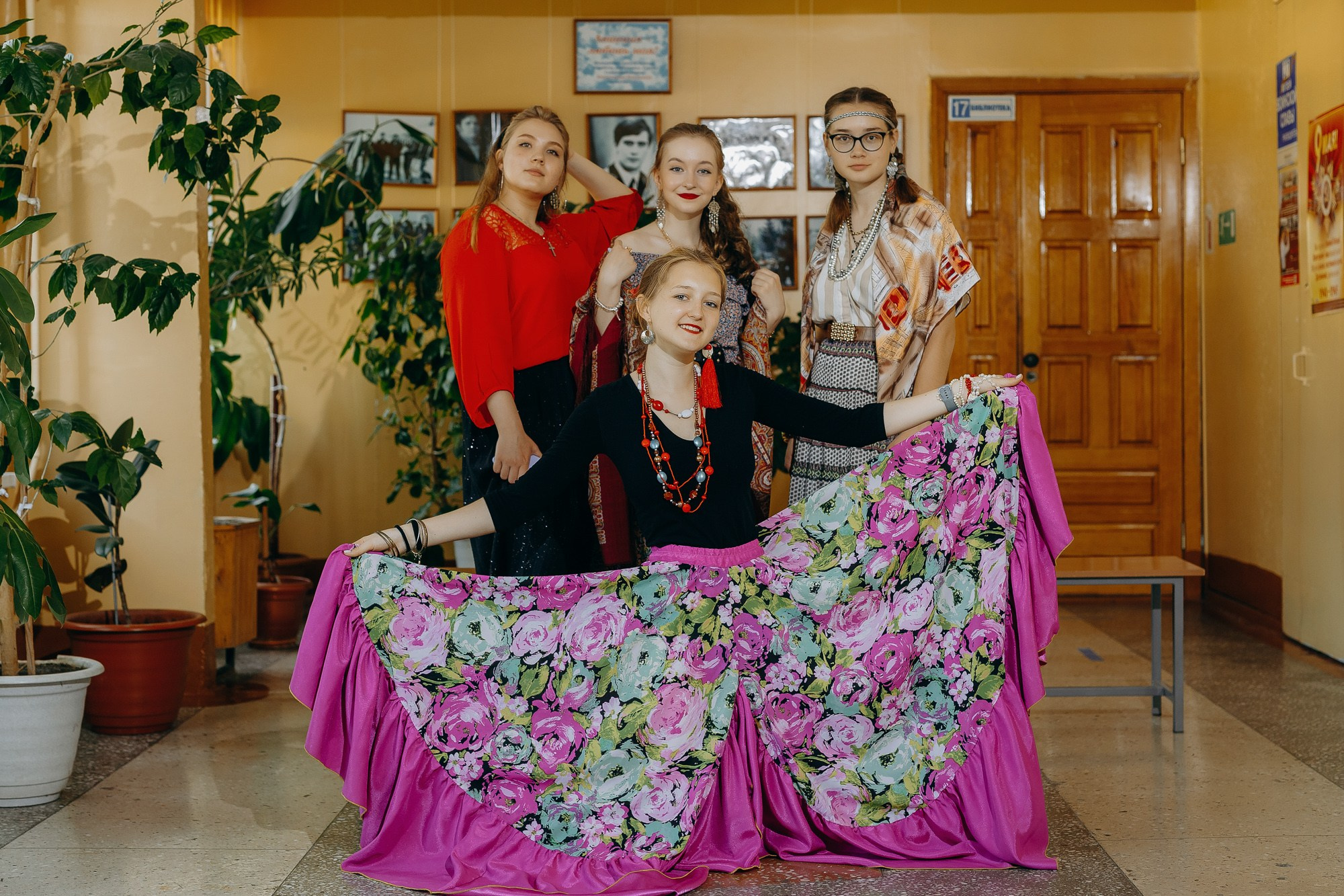 Выпускники Гимназия № 5 фотосессия в школе. Фотограф Барнаул Быстро-Качественно опыт 15+лет