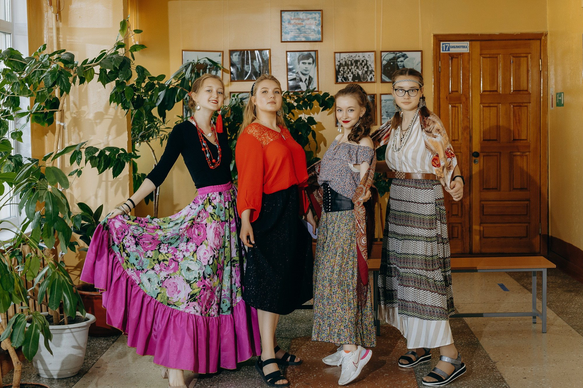 Выпускники Гимназия № 5 фотосессия в школе. Фотограф Барнаул Быстро-Качественно опыт 15+лет