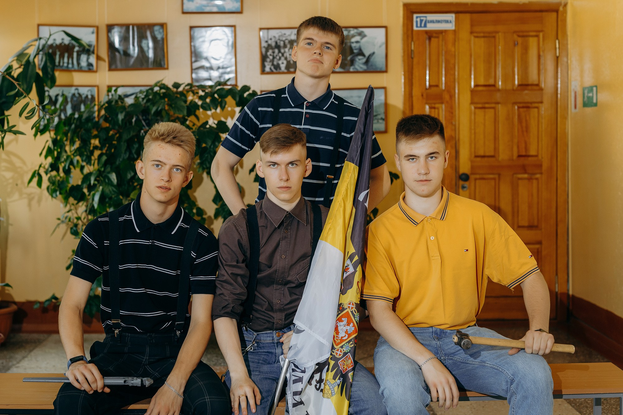 Выпускники Гимназия № 5 фотосессия в школе. Фотограф Барнаул Быстро-Качественно опыт 15+лет
