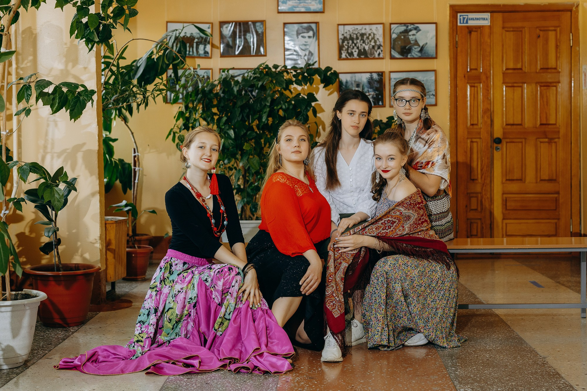 Выпускники Гимназия № 5 фотосессия в школе. Фотограф Барнаул Быстро-Качественно опыт 15+лет