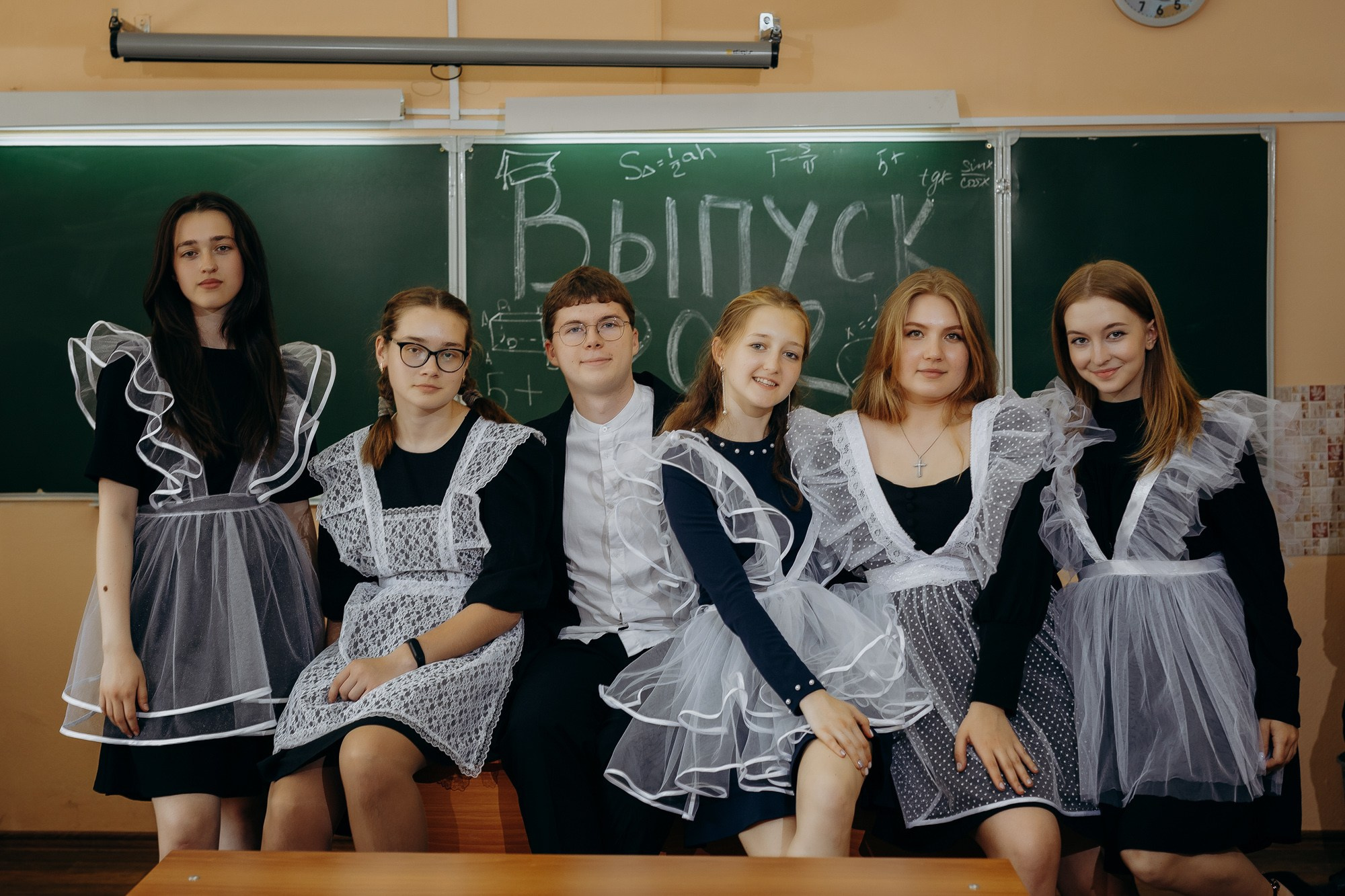 Выпускники Гимназия № 5 фотосессия в школе. Фотограф Барнаул Быстро-Качественно опыт 15+лет