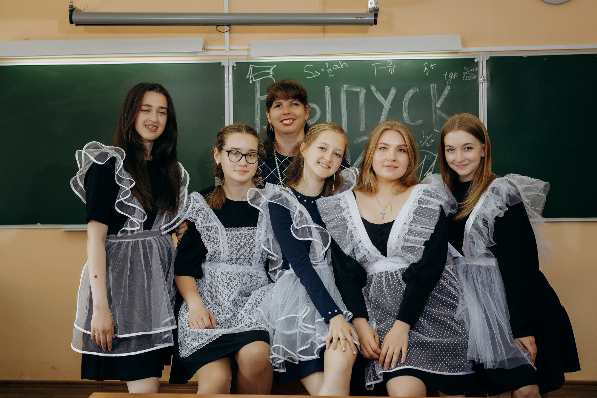 Выпускники Гимназия № 5 фотосессия в школе. Фотограф Барнаул Быстро-Качественно опыт 15+лет