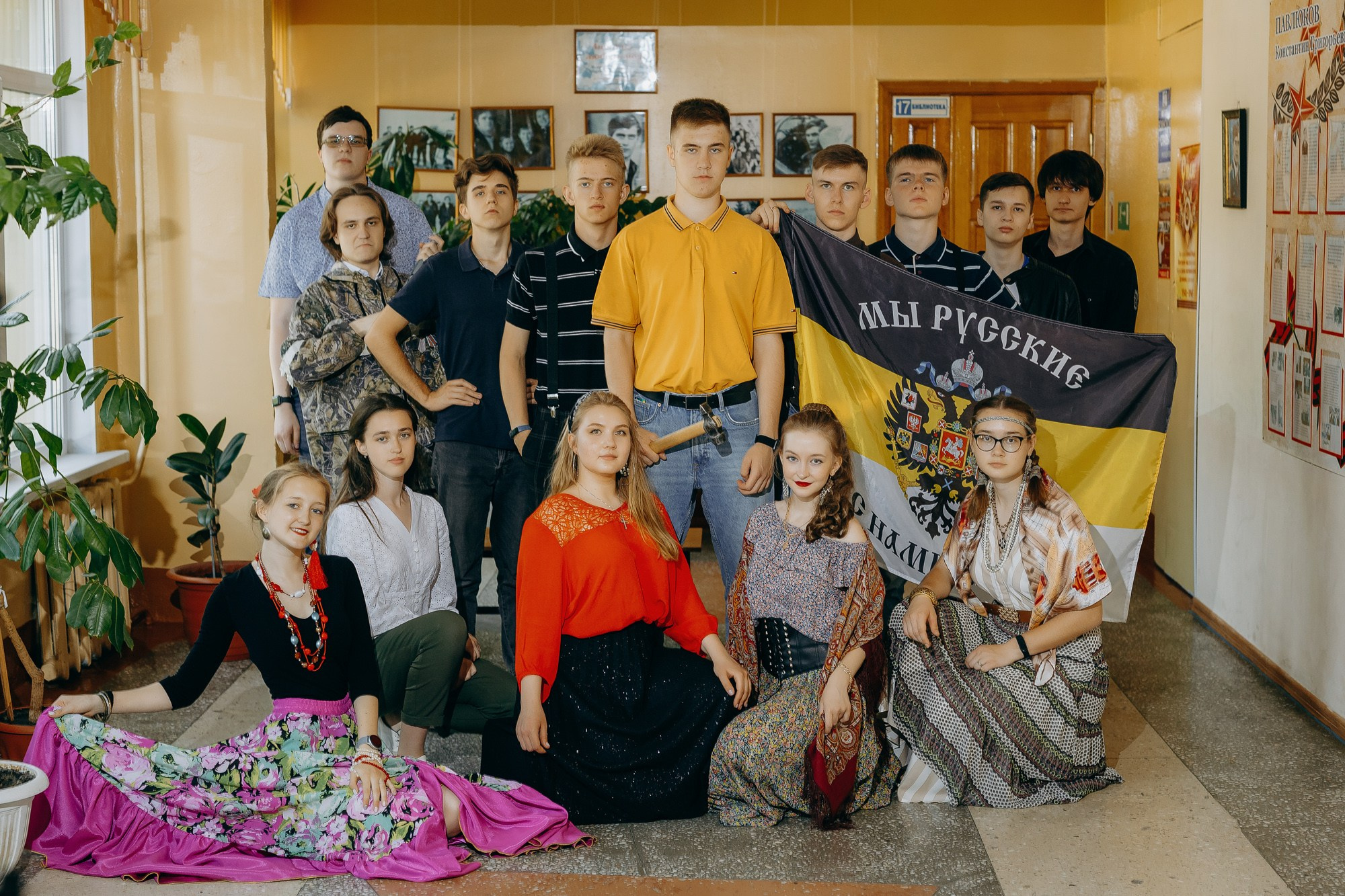Выпускники Гимназия № 5 фотосессия в школе. Фотограф Барнаул Быстро-Качественно опыт 15+лет